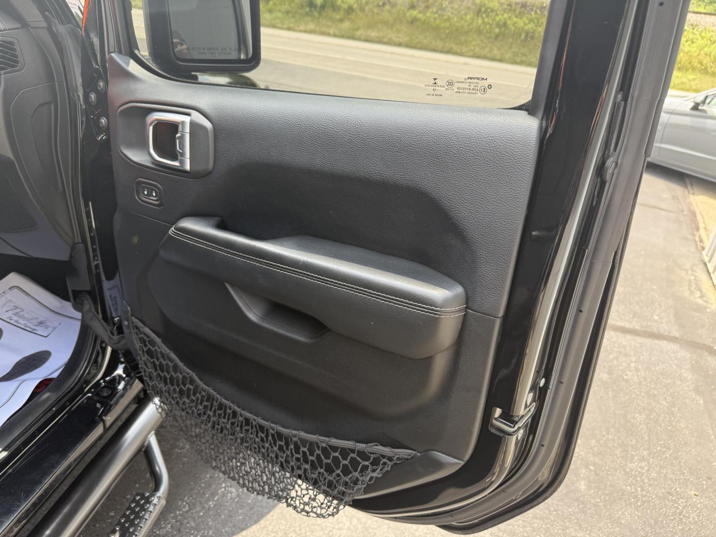 2018 Black Jeep Wrangler JK Unlimited Sahara (1C4HJXEG6JW) with an 3.6L V6 DOHC 24V FFV engine, 6A transmission, located at 8464 Route 219, Brockway, PA, 15824, (814) 265-1330, 41.226871, -78.780518 - Sharp looking pre owned 2018 Jeep Wrangler Unlimited Sahara 4wd with v6 engine, air condition, power windows and locks, hard top, lift, and much much more. Serviced and ready to retail. - Photo#17
