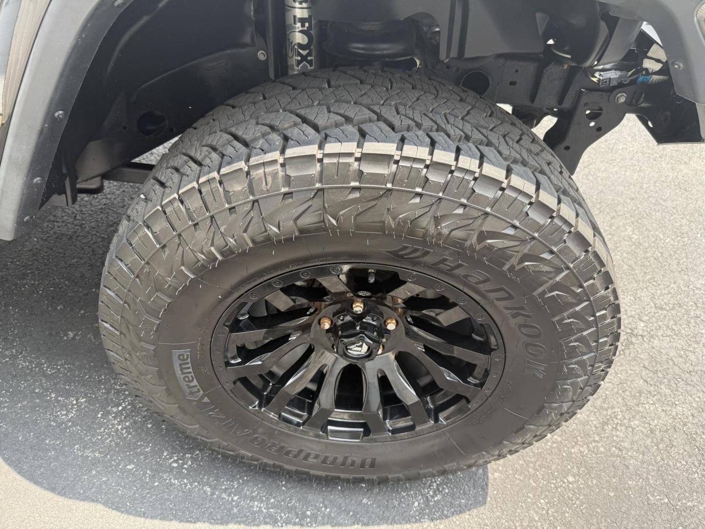 2018 Black Jeep Wrangler JK Unlimited Sahara (1C4HJXEG6JW) with an 3.6L V6 DOHC 24V FFV engine, 6A transmission, located at 8464 Route 219, Brockway, PA, 15824, (814) 265-1330, 41.226871, -78.780518 - Sharp looking pre owned 2018 Jeep Wrangler Unlimited Sahara 4wd with v6 engine, air condition, power windows and locks, hard top, lift, and much much more. Serviced and ready to retail. - Photo#18