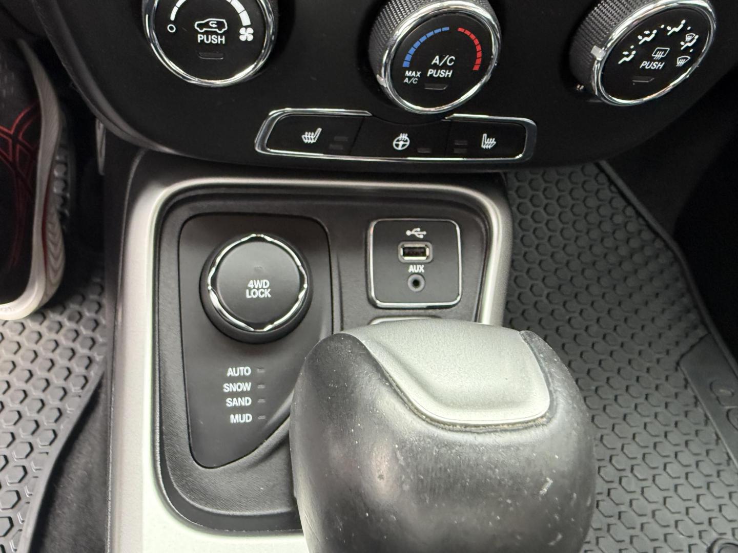 2018 Gray Jeep Compass Sport 4WD (3C4NJDBB4JT) with an 2.4L L4 DOHC 16V engine, located at 8464 Route 219, Brockway, PA, 15824, (814) 265-1330, 41.226871, -78.780518 - Good looking pre owned 2018 Jeep Compass Latitude 4wd with 4 cylinder engine...air condition, power windows and locks, power seat, factory alloy wheels and much more. Serviced up and ready to go. Great price, hurry in this won't last long. - Photo#7