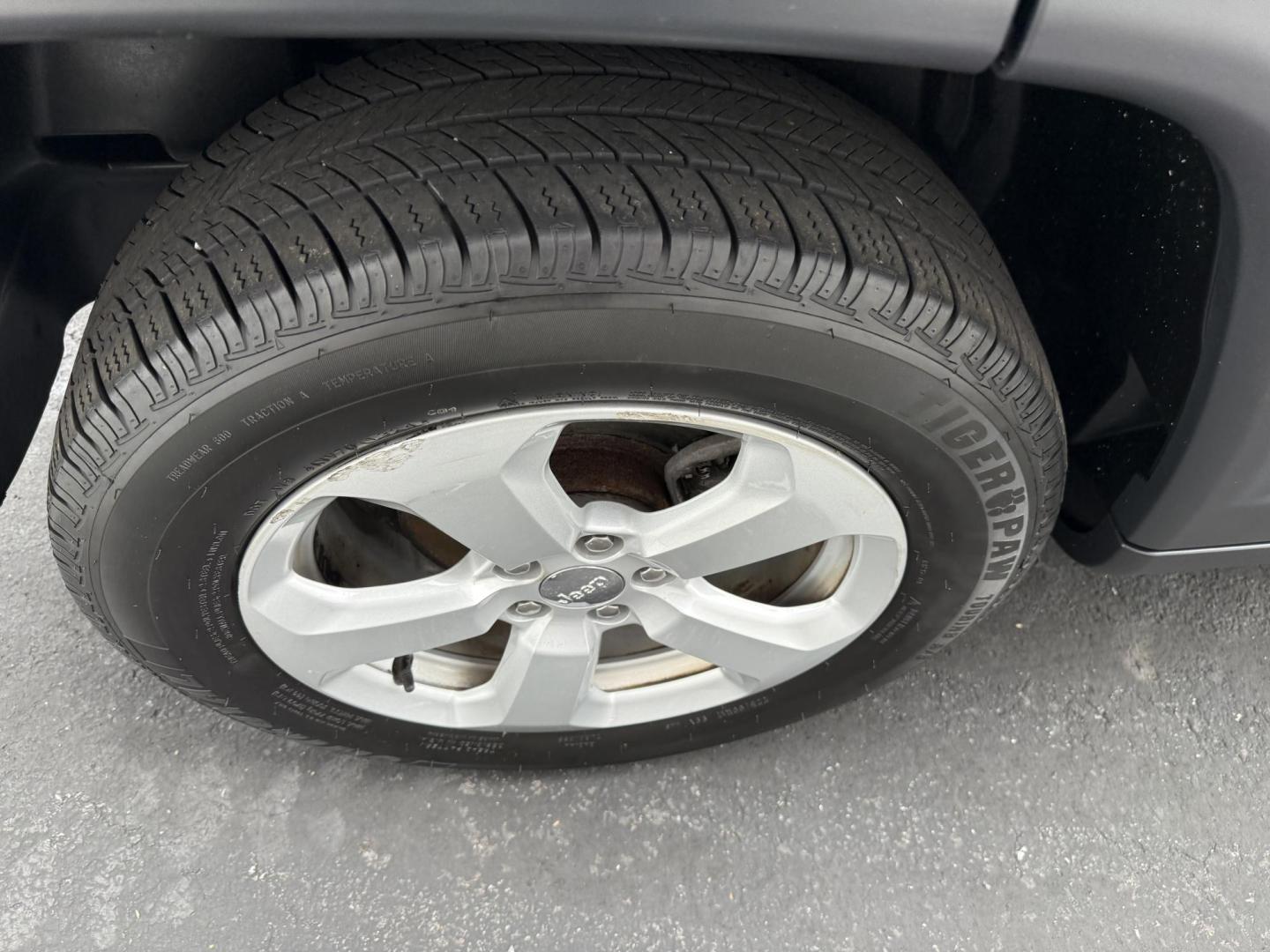 2018 Gray Jeep Compass Sport 4WD (3C4NJDBB4JT) with an 2.4L L4 DOHC 16V engine, located at 8464 Route 219, Brockway, PA, 15824, (814) 265-1330, 41.226871, -78.780518 - Good looking pre owned 2018 Jeep Compass Latitude 4wd with 4 cylinder engine...air condition, power windows and locks, power seat, factory alloy wheels and much more. Serviced up and ready to go. Great price, hurry in this won't last long. - Photo#14
