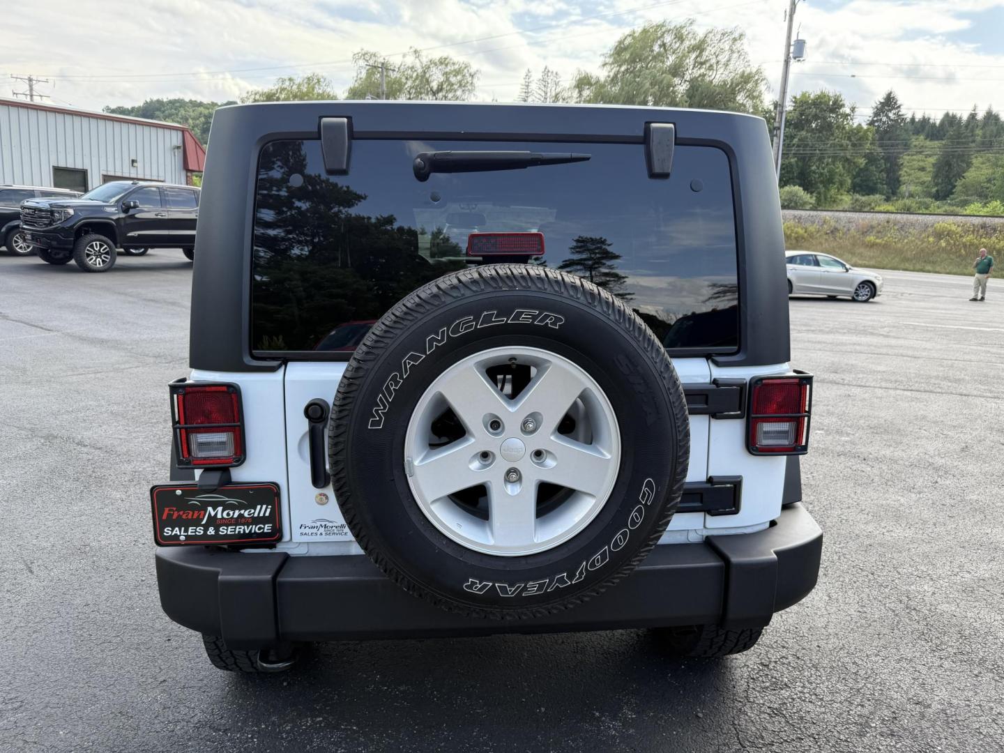 2017 White Jeep Wrangler Unlimited Sport 4WD (1C4BJWDG5HL) with an 3.6L V6 DOHC 24V FFV engine, located at 8464 Route 219, Brockway, PA, 15824, (814) 265-1330, 41.226871, -78.780518 - FRESH ARRIVAL...2017 Jeep Wrangler Unlimited Sport 4wd with V6, automatic , air condition, power windows and locks, hard top, factory alloy wheels and only 80000 miles. - Photo#10