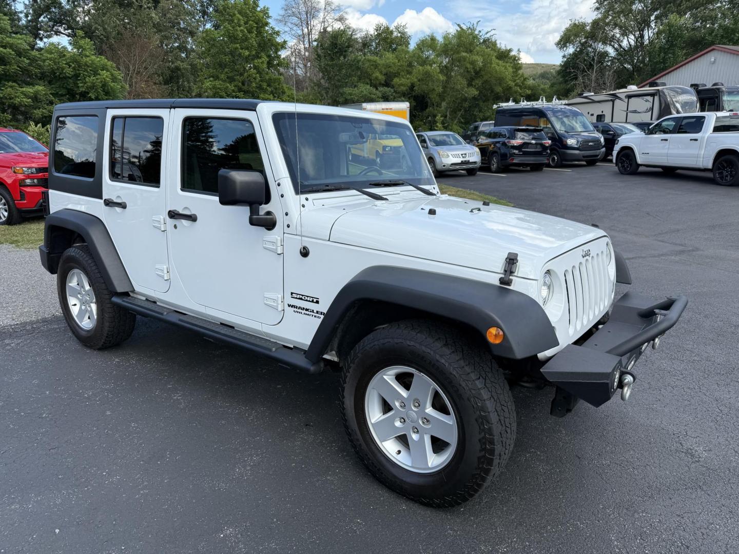 2017 White Jeep Wrangler Unlimited Sport 4WD (1C4BJWDG5HL) with an 3.6L V6 DOHC 24V FFV engine, located at 8464 Route 219, Brockway, PA, 15824, (814) 265-1330, 41.226871, -78.780518 - FRESH ARRIVAL...2017 Jeep Wrangler Unlimited Sport 4wd with V6, automatic , air condition, power windows and locks, hard top, factory alloy wheels and only 80000 miles. - Photo#16