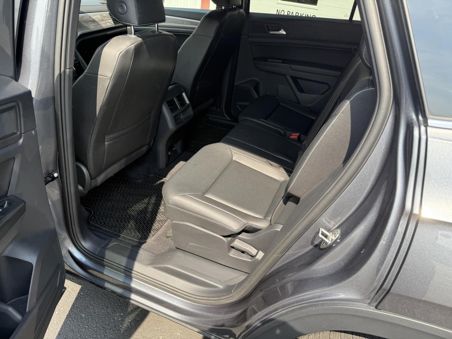 2020 Gray Volkswagen Atlas Cross Sport V6 SE w/Technology 4MOTION (1V21E2CA4LC) with an 3.6L V6 DOHC 24V engine, 8A transmission, located at 8464 Route 219, Brockway, PA, 15824, (814) 265-1330, 41.226871, -78.780518 - Photo#6
