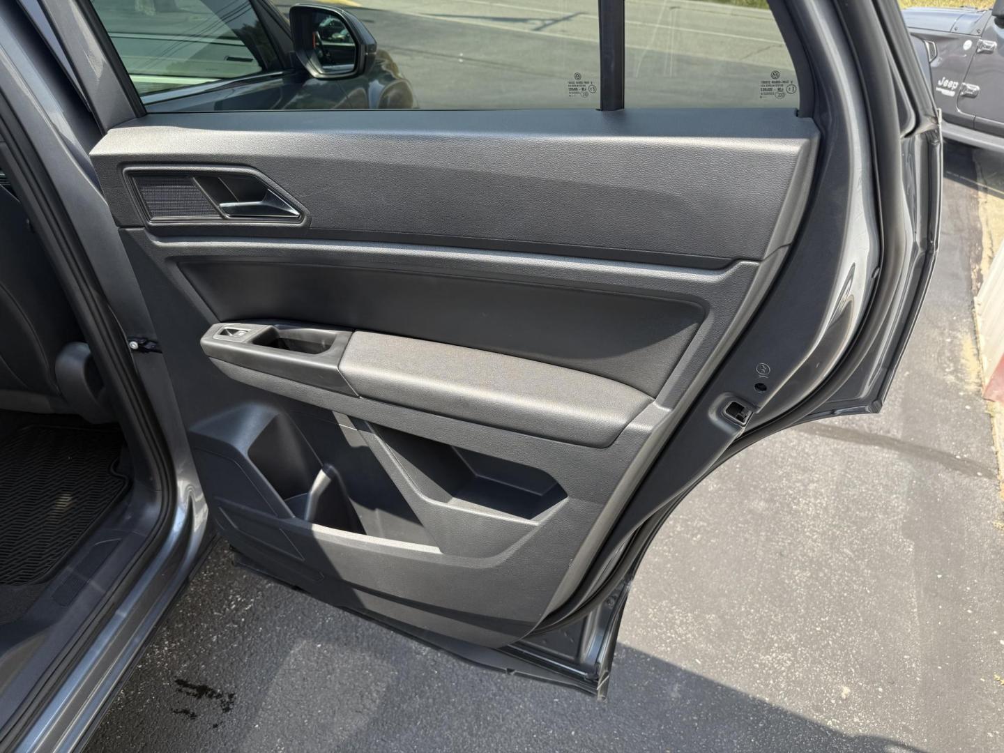 2020 Gray Volkswagen Atlas Cross Sport V6 SE w/Technology 4MOTION (1V21E2CA4LC) with an 3.6L V6 DOHC 24V engine, 8A transmission, located at 8464 Route 219, Brockway, PA, 15824, (814) 265-1330, 41.226871, -78.780518 - Photo#14