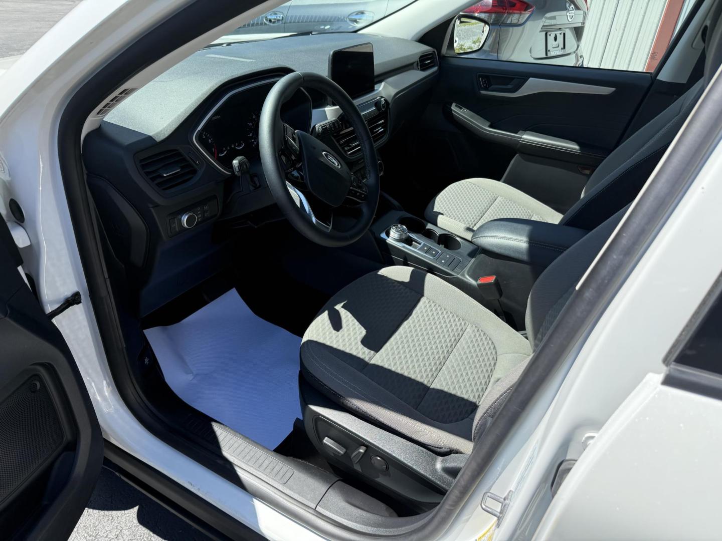 2022 White Ford Escape SE AWD (1FMCU9G65NU) with an 1.5L L3 engine, 6A transmission, located at 8464 Route 219, Brockway, PA, 15824, (814) 265-1330, 41.226871, -78.780518 - Clean, Good looking 2022 Ford Escape SE 4wd with cloth interior, power/heated front seat, air condition, power window and locks, factory wheels, and ONLY 22000 miles. This Ford suv is a 1-owner, serviced up with new brakes, and comes with a warranty! - Photo#3
