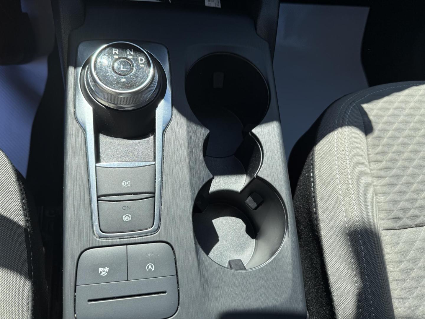 2022 White Ford Escape SE AWD (1FMCU9G65NU) with an 1.5L L3 engine, 6A transmission, located at 8464 Route 219, Brockway, PA, 15824, (814) 265-1330, 41.226871, -78.780518 - Clean, Good looking 2022 Ford Escape SE 4wd with cloth interior, power/heated front seat, air condition, power window and locks, factory wheels, and ONLY 22000 miles. This Ford suv is a 1-owner, serviced up with new brakes, and comes with a warranty! - Photo#6