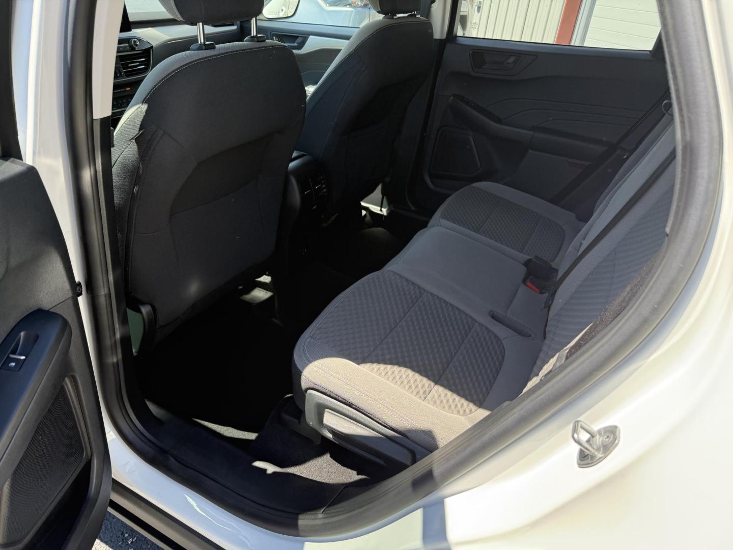 2022 White Ford Escape SE AWD (1FMCU9G65NU) with an 1.5L L3 engine, 6A transmission, located at 8464 Route 219, Brockway, PA, 15824, (814) 265-1330, 41.226871, -78.780518 - Clean, Good looking 2022 Ford Escape SE 4wd with cloth interior, power/heated front seat, air condition, power window and locks, factory wheels, and ONLY 22000 miles. This Ford suv is a 1-owner, serviced up with new brakes, and comes with a warranty! - Photo#8