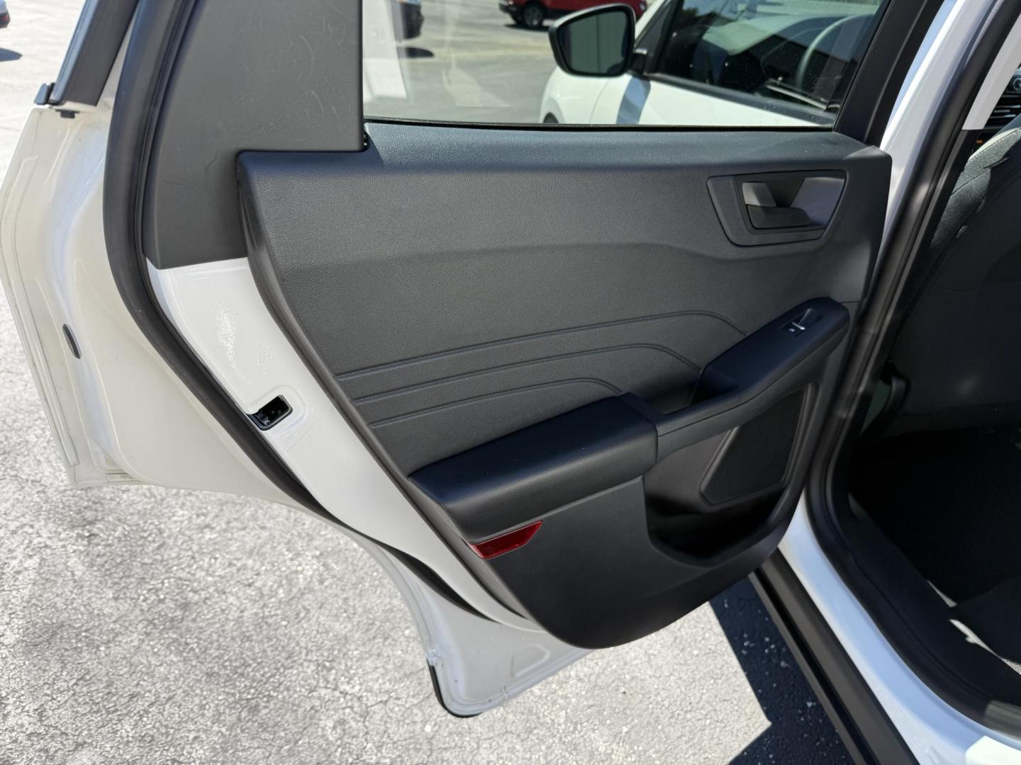 2022 White Ford Escape SE AWD (1FMCU9G65NU) with an 1.5L L3 engine, 6A transmission, located at 8464 Route 219, Brockway, PA, 15824, (814) 265-1330, 41.226871, -78.780518 - Clean, Good looking 2022 Ford Escape SE 4wd with cloth interior, power/heated front seat, air condition, power window and locks, factory wheels, and ONLY 22000 miles. This Ford suv is a 1-owner, serviced up with new brakes, and comes with a warranty! - Photo#9