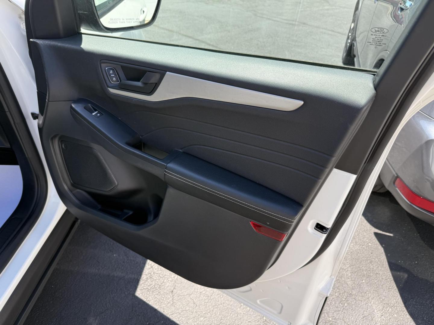 2022 White Ford Escape SE AWD (1FMCU9G65NU) with an 1.5L L3 engine, 6A transmission, located at 8464 Route 219, Brockway, PA, 15824, (814) 265-1330, 41.226871, -78.780518 - Clean, Good looking 2022 Ford Escape SE 4wd with cloth interior, power/heated front seat, air condition, power window and locks, factory wheels, and ONLY 22000 miles. This Ford suv is a 1-owner, serviced up with new brakes, and comes with a warranty! - Photo#18