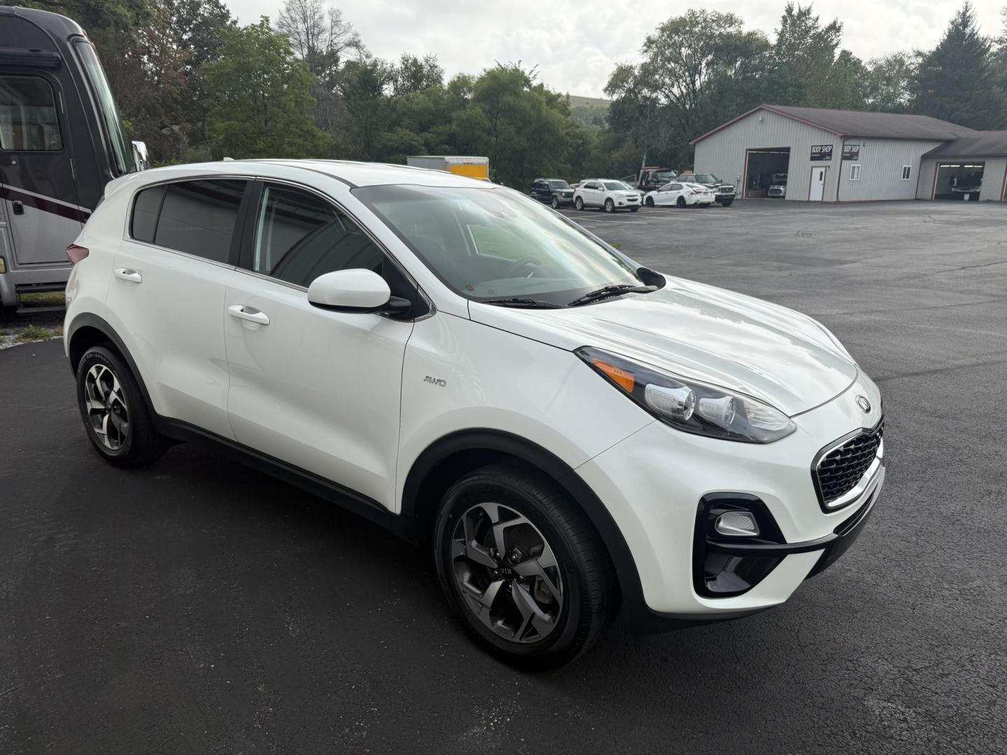 2022 White Kia Sportage LX AWD (KNDPMCAC3N7) with an 2.4L V6 DOHC 24V engine, 6A transmission, located at 8464 Route 219, Brockway, PA, 15824, (814) 265-1330, 41.226871, -78.780518 - Photo#19