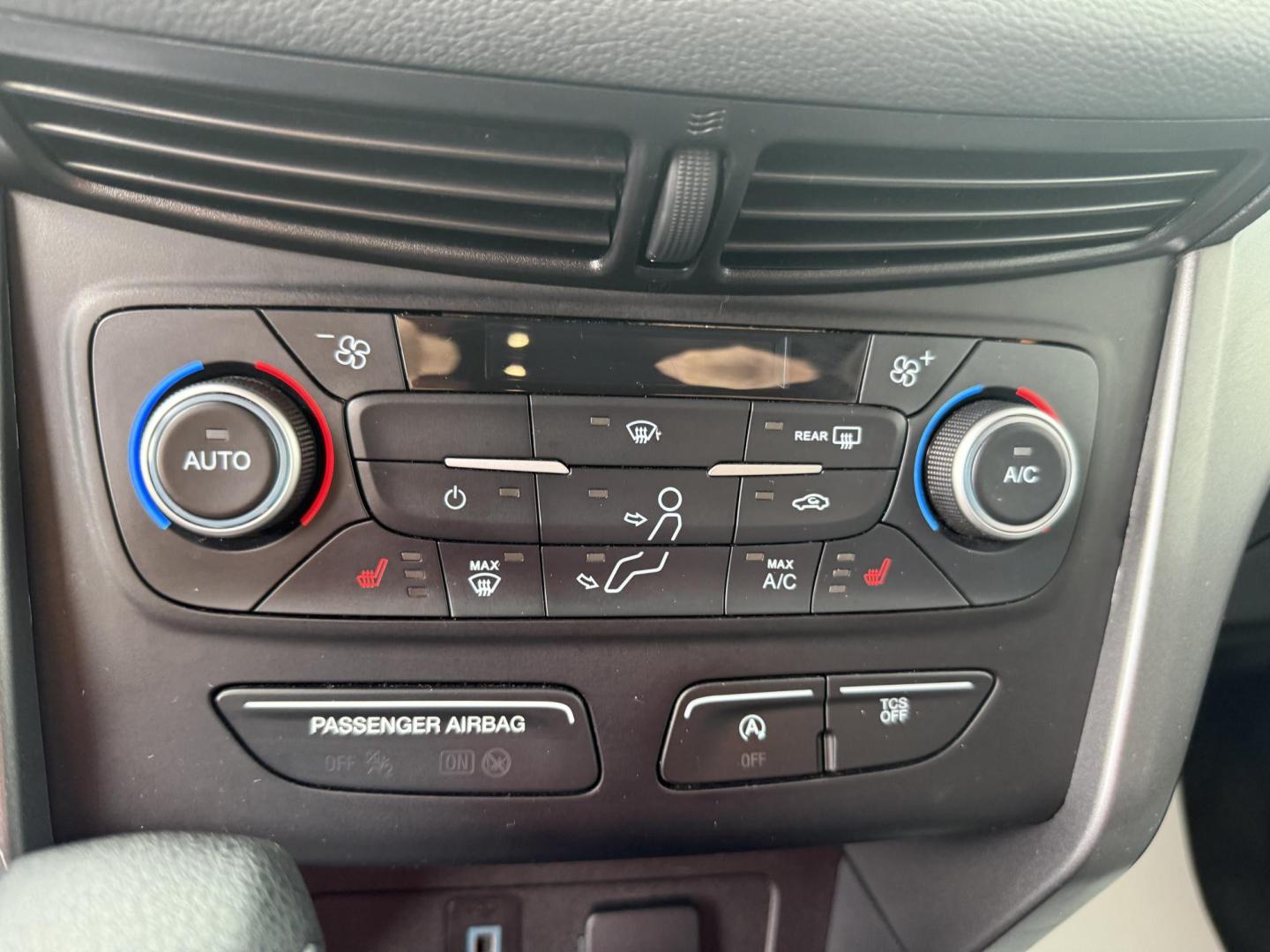 2019 Silver Ford Escape SE 4WD (1FMCU9GDXKU) with an 1.5L L4 DOHC 16V engine, 6A transmission, located at 8464 Route 219, Brockway, PA, 15824, (814) 265-1330, 41.226871, -78.780518 - Very nice clean 2019 Ford Escape SE 4wd with cloth interior, power seat, air condition, power windows and locks, factory alloy wheels, and much more. This Ford is serviced, and priced well below retail value. - Photo#6