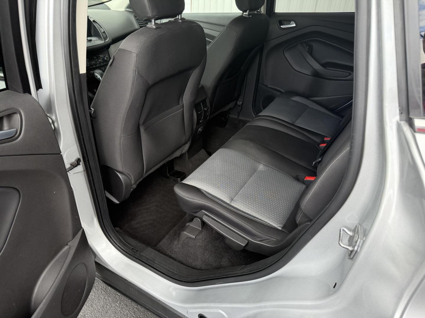 2019 Silver Ford Escape SE 4WD (1FMCU9GDXKU) with an 1.5L L4 DOHC 16V engine, 6A transmission, located at 8464 Route 219, Brockway, PA, 15824, (814) 265-1330, 41.226871, -78.780518 - Very nice clean 2019 Ford Escape SE 4wd with cloth interior, power seat, air condition, power windows and locks, factory alloy wheels, and much more. This Ford is serviced, and priced well below retail value. - Photo#7