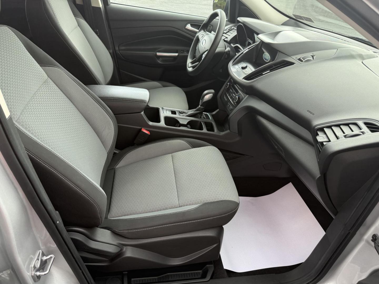 2019 Silver Ford Escape SE 4WD (1FMCU9GDXKU) with an 1.5L L4 DOHC 16V engine, 6A transmission, located at 8464 Route 219, Brockway, PA, 15824, (814) 265-1330, 41.226871, -78.780518 - Very nice clean 2019 Ford Escape SE 4wd with cloth interior, power seat, air condition, power windows and locks, factory alloy wheels, and much more. This Ford is serviced, and priced well below retail value. - Photo#16