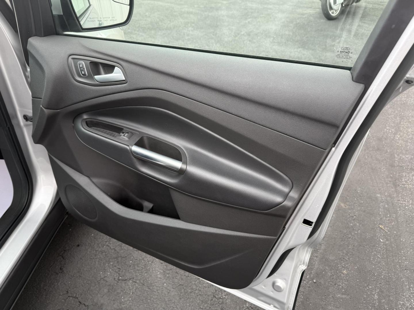 2019 Silver Ford Escape SE 4WD (1FMCU9GDXKU) with an 1.5L L4 DOHC 16V engine, 6A transmission, located at 8464 Route 219, Brockway, PA, 15824, (814) 265-1330, 41.226871, -78.780518 - Very nice clean 2019 Ford Escape SE 4wd with cloth interior, power seat, air condition, power windows and locks, factory alloy wheels, and much more. This Ford is serviced, and priced well below retail value. - Photo#17