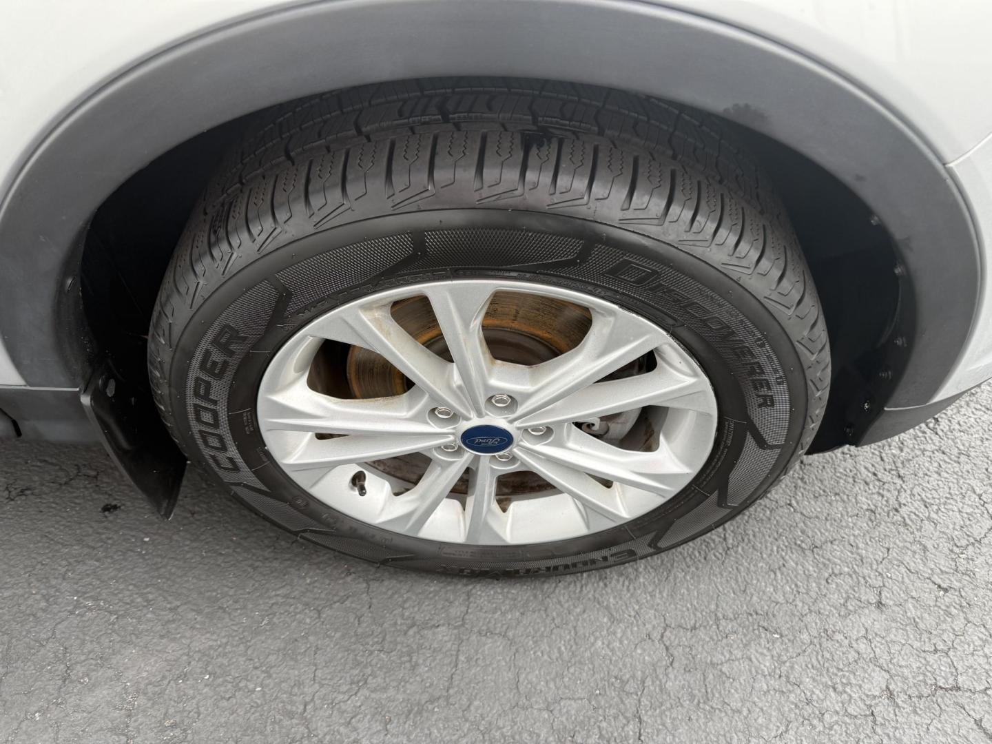 2019 Silver Ford Escape SE 4WD (1FMCU9GDXKU) with an 1.5L L4 DOHC 16V engine, 6A transmission, located at 8464 Route 219, Brockway, PA, 15824, (814) 265-1330, 41.226871, -78.780518 - Very nice clean 2019 Ford Escape SE 4wd with cloth interior, power seat, air condition, power windows and locks, factory alloy wheels, and much more. This Ford is serviced, and priced well below retail value. - Photo#18