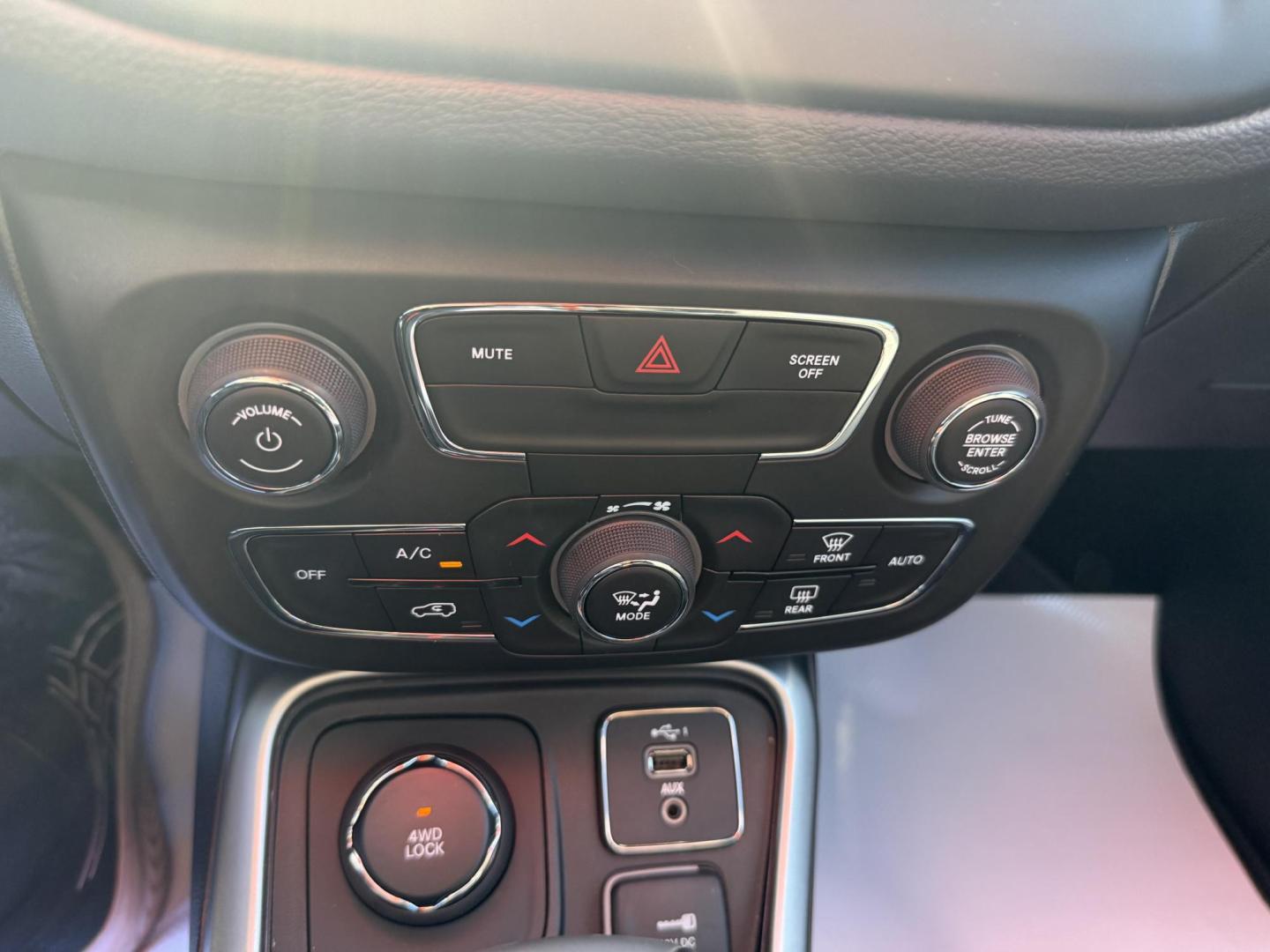 2019 Green Jeep Compass Sport 4WD (3C4NJDBB5KT) with an 2.4L L4 DOHC 16V engine, located at 8464 Route 219, Brockway, PA, 15824, (814) 265-1330, 41.226871, -78.780518 - Photo#5