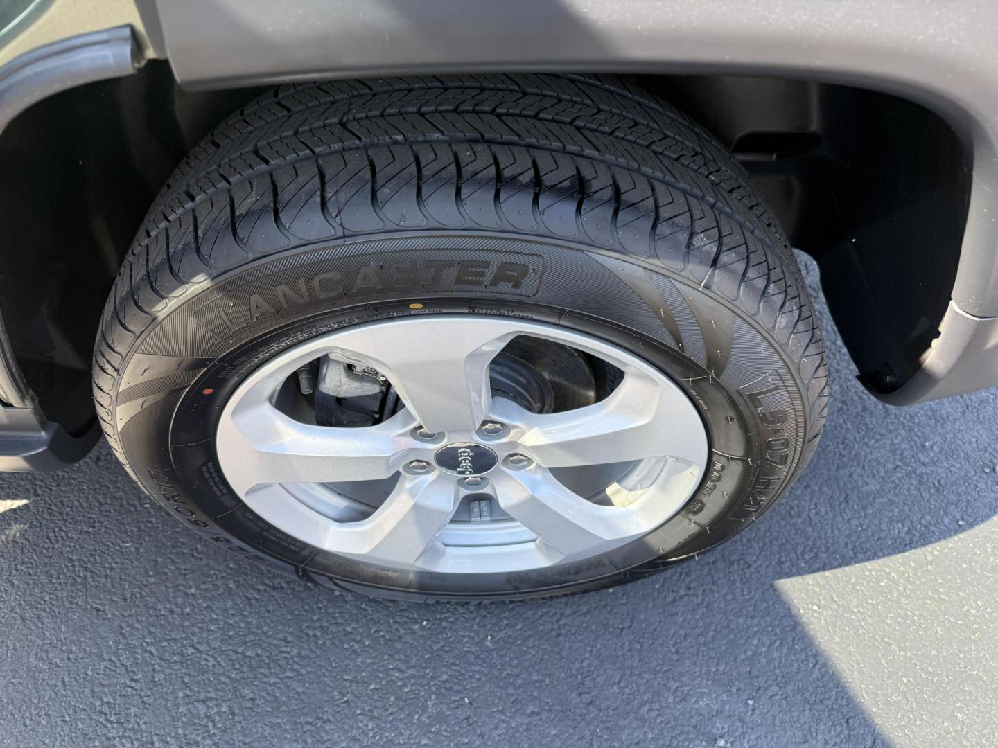 2019 Green Jeep Compass Sport 4WD (3C4NJDBB5KT) with an 2.4L L4 DOHC 16V engine, located at 8464 Route 219, Brockway, PA, 15824, (814) 265-1330, 41.226871, -78.780518 - Photo#10