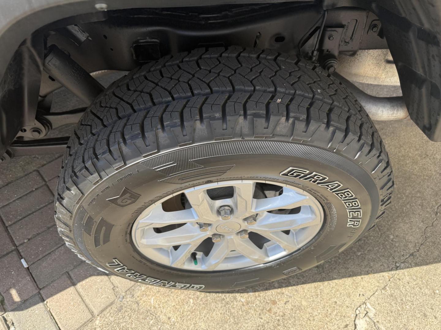 2023 Charcoal Jeep Gladiator Sport (1C6HJTAG8PL) with an 3.6L V6 DOHC 24V engine, 6M transmission, located at 8464 Route 219, Brockway, PA, 15824, (814) 265-1330, 41.226871, -78.780518 - Good looking pre owned 2023 Jeep Gladiator SPORT S 4wd with V6, air condition, power windows and locks, and much more. ONLY 40000 miles and this Jeep has been serviced up. - Photo#9