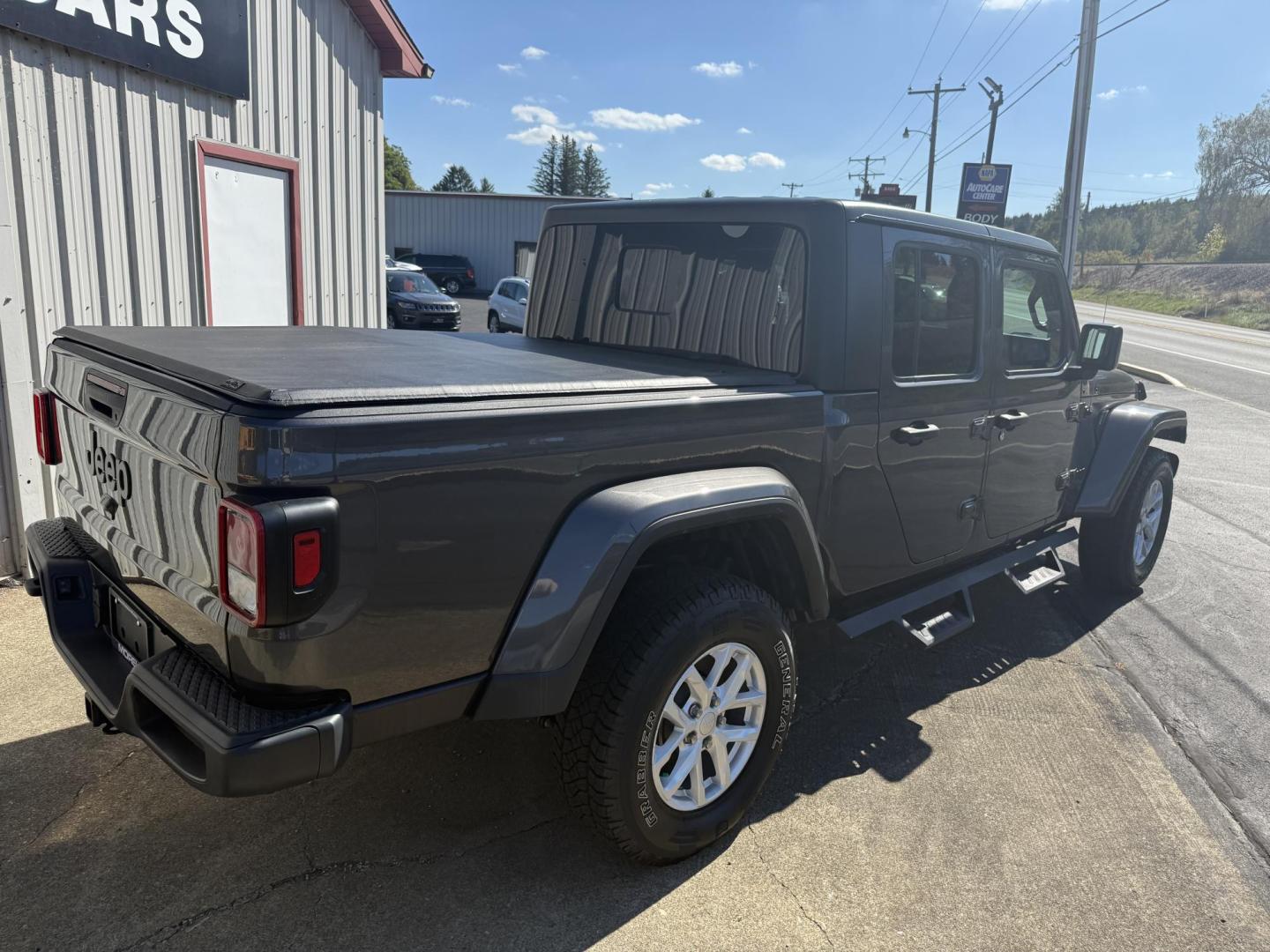2023 Charcoal Jeep Gladiator Sport (1C6HJTAG8PL) with an 3.6L V6 DOHC 24V engine, 6M transmission, located at 8464 Route 219, Brockway, PA, 15824, (814) 265-1330, 41.226871, -78.780518 - Good looking pre owned 2023 Jeep Gladiator SPORT S 4wd with V6, air condition, power windows and locks, and much more. ONLY 40000 miles and this Jeep has been serviced up. - Photo#12