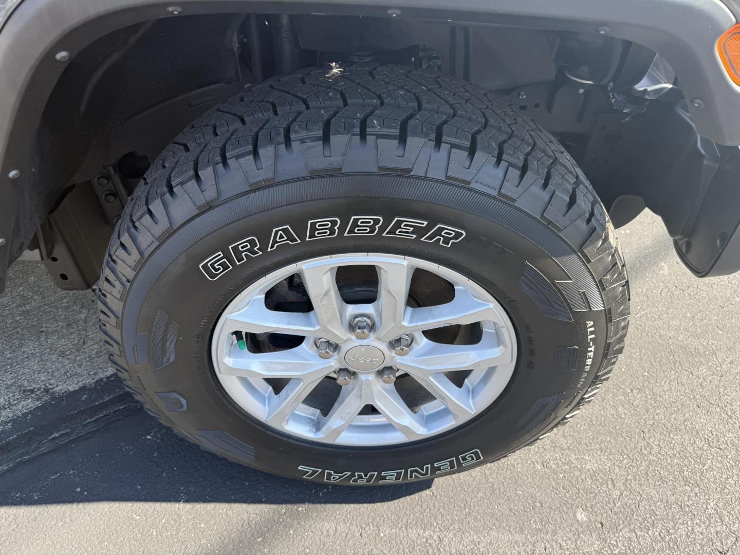 2023 Charcoal Jeep Gladiator Sport (1C6HJTAG8PL) with an 3.6L V6 DOHC 24V engine, 6M transmission, located at 8464 Route 219, Brockway, PA, 15824, (814) 265-1330, 41.226871, -78.780518 - Good looking pre owned 2023 Jeep Gladiator SPORT S 4wd with V6, air condition, power windows and locks, and much more. ONLY 40000 miles and this Jeep has been serviced up. - Photo#18