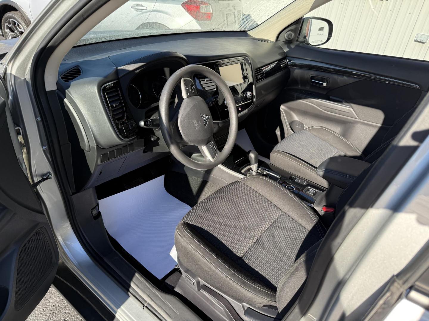 2020 Silver Mitsubishi Outlander SEL AWD (JA4AZ3A30LZ) with an 2.4L L4 DOHC 16V engine, CVT transmission, located at 8464 Route 219, Brockway, PA, 15824, (814) 265-1330, 41.226871, -78.780518 - clean, Well taken care of 2020 Mits Outlander SE AWD with 3rd row seating, air condition, power windows and locks, heated front seats, factory wheels and ONLY 63000 miles. Serviced and ready to go. - Photo#2