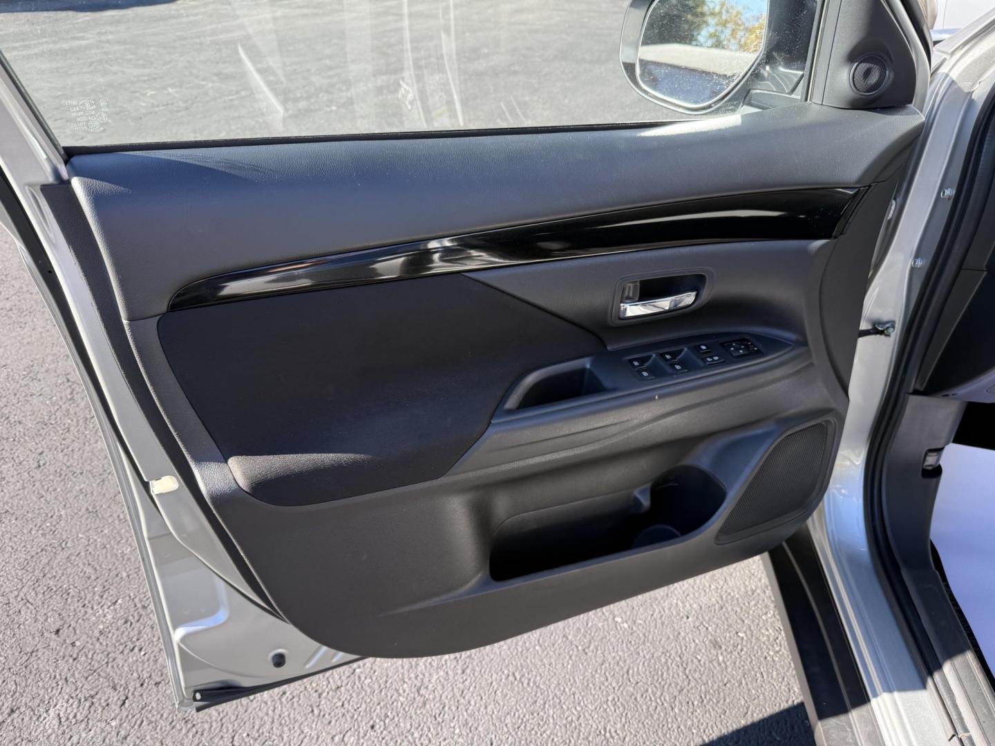 2020 Silver Mitsubishi Outlander SEL AWD (JA4AZ3A30LZ) with an 2.4L L4 DOHC 16V engine, CVT transmission, located at 8464 Route 219, Brockway, PA, 15824, (814) 265-1330, 41.226871, -78.780518 - clean, Well taken care of 2020 Mits Outlander SE AWD with 3rd row seating, air condition, power windows and locks, heated front seats, factory wheels and ONLY 63000 miles. Serviced and ready to go. - Photo#3