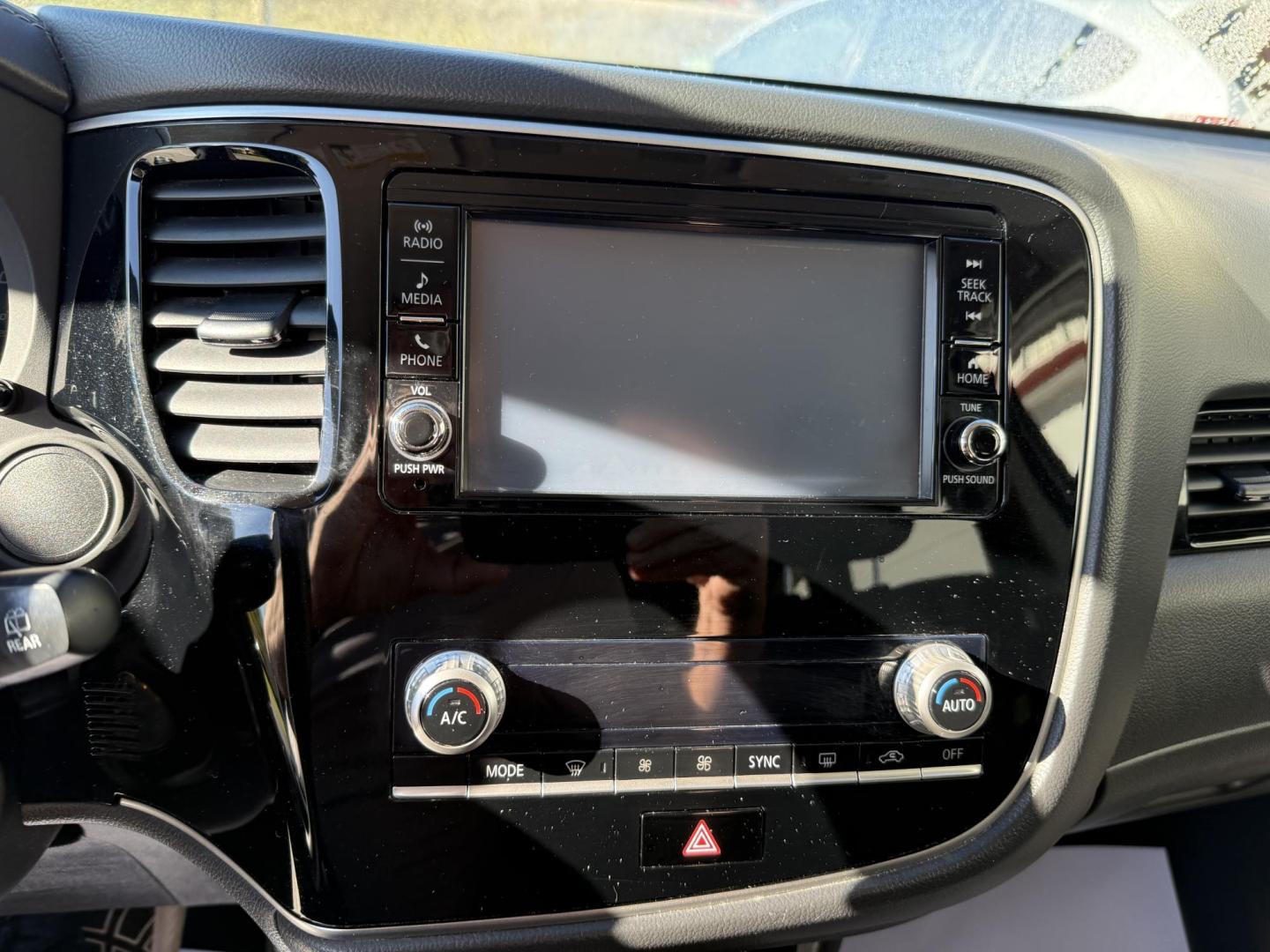 2020 Silver Mitsubishi Outlander SEL AWD (JA4AZ3A30LZ) with an 2.4L L4 DOHC 16V engine, CVT transmission, located at 8464 Route 219, Brockway, PA, 15824, (814) 265-1330, 41.226871, -78.780518 - clean, Well taken care of 2020 Mits Outlander SE AWD with 3rd row seating, air condition, power windows and locks, heated front seats, factory wheels and ONLY 63000 miles. Serviced and ready to go. - Photo#4