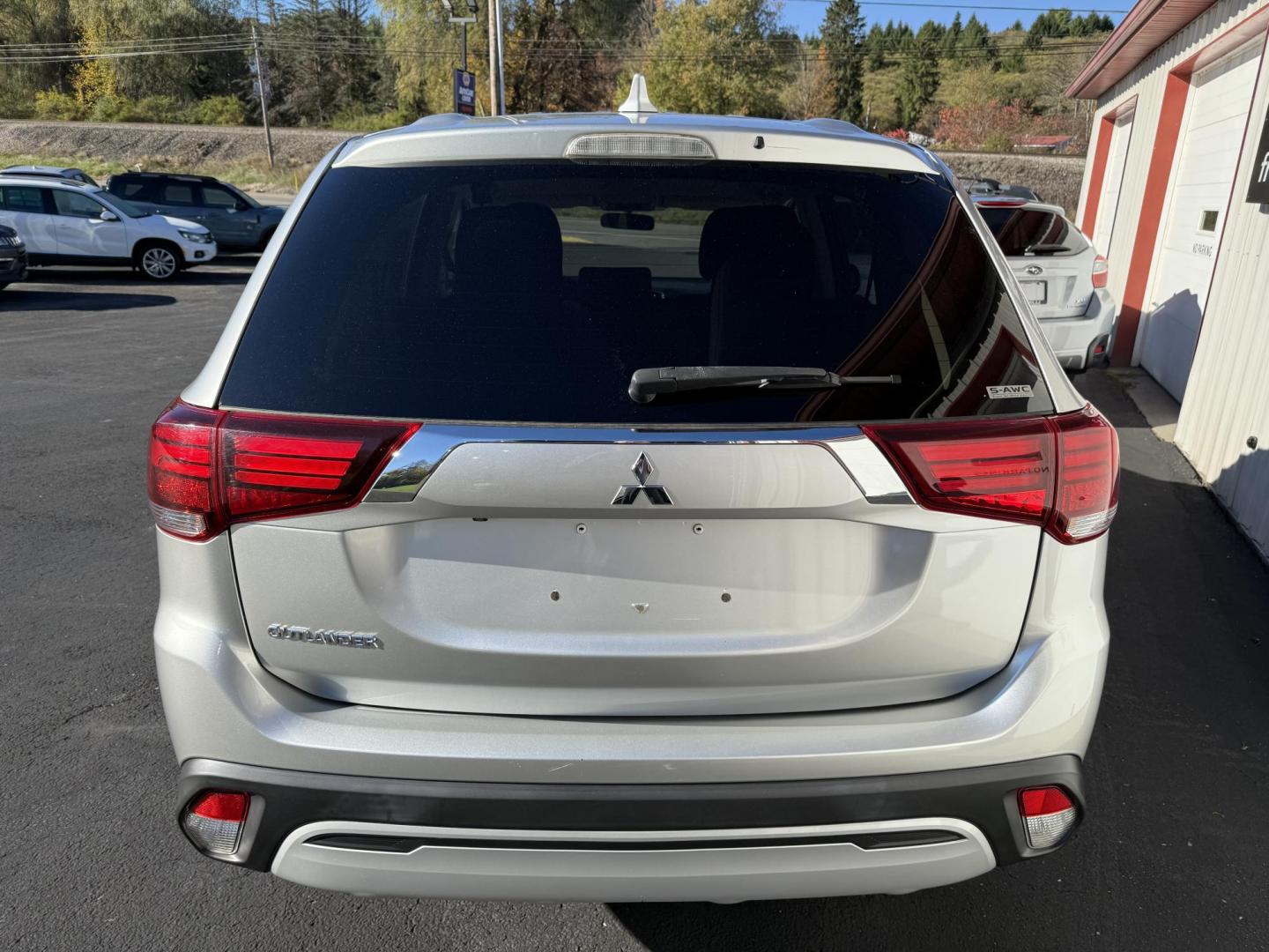 2020 Silver Mitsubishi Outlander SEL AWD (JA4AZ3A30LZ) with an 2.4L L4 DOHC 16V engine, CVT transmission, located at 8464 Route 219, Brockway, PA, 15824, (814) 265-1330, 41.226871, -78.780518 - clean, Well taken care of 2020 Mits Outlander SE AWD with 3rd row seating, air condition, power windows and locks, heated front seats, factory wheels and ONLY 63000 miles. Serviced and ready to go. - Photo#8