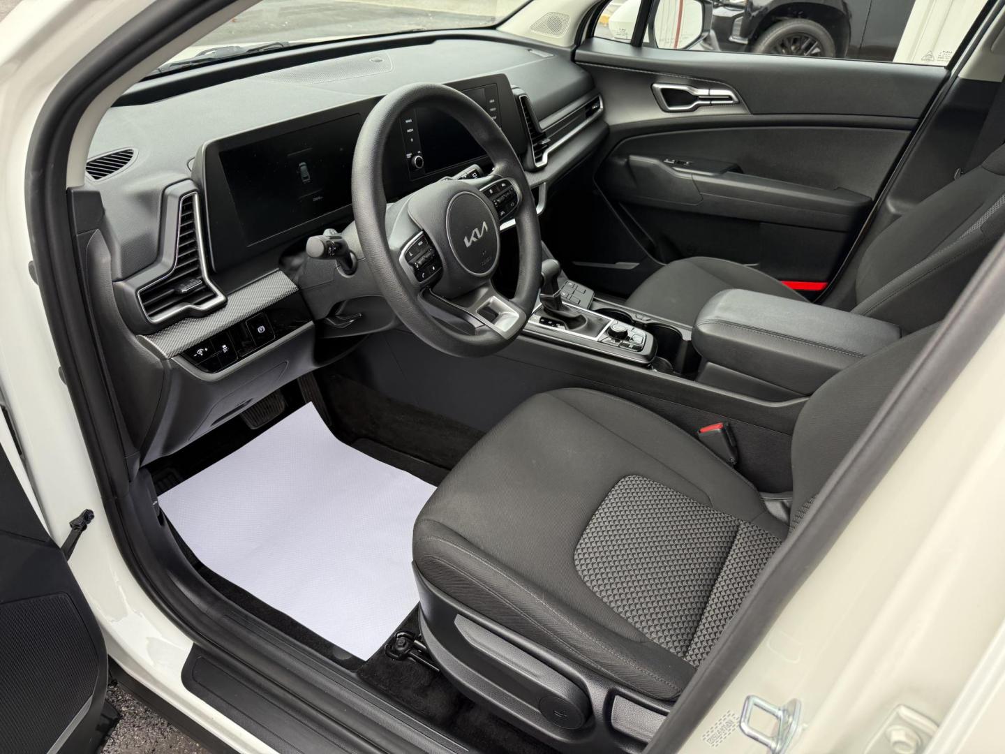 2023 White Kia Sportage LX AWD (KNDPUCAF6P7) with an 2.5L V6 DOHC 24V engine, 8A transmission, located at 8464 Route 219, Brockway, PA, 15824, (814) 265-1330, 41.226871, -78.780518 - Very nice clean, well taken care of Kia Sportage Lx All Wheel Drive with cloth interior, heated front seats, factory wheels, air condition, power windows and locks, and ONLY 29000 miles. This 2023 Kia is very well equipped, serviced and comes with a warranty. Priced to sell, hurry in this one won't - Photo#2