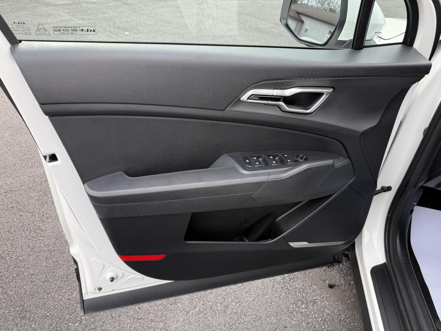 2023 White Kia Sportage LX AWD (KNDPUCAF6P7) with an 2.5L V6 DOHC 24V engine, 8A transmission, located at 8464 Route 219, Brockway, PA, 15824, (814) 265-1330, 41.226871, -78.780518 - Very nice clean, well taken care of Kia Sportage Lx All Wheel Drive with cloth interior, heated front seats, factory wheels, air condition, power windows and locks, and ONLY 29000 miles. This 2023 Kia is very well equipped, serviced and comes with a warranty. Priced to sell, hurry in this one won't - Photo#3