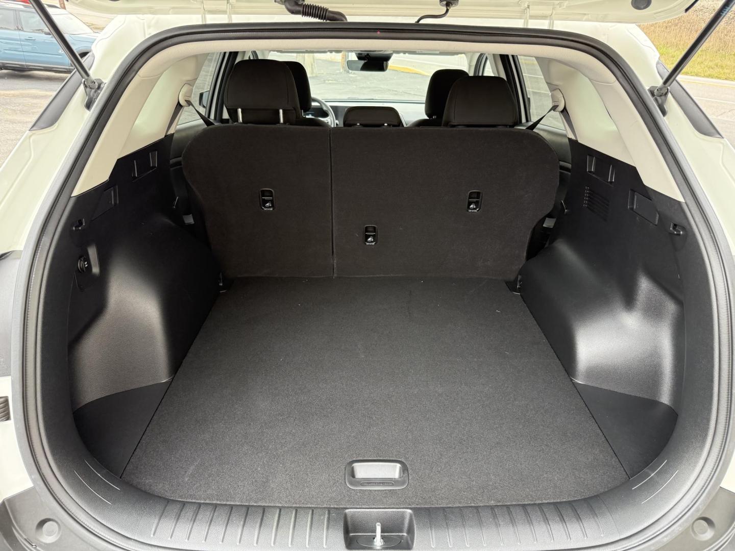 2023 White Kia Sportage LX AWD (KNDPUCAF6P7) with an 2.5L V6 DOHC 24V engine, 8A transmission, located at 8464 Route 219, Brockway, PA, 15824, (814) 265-1330, 41.226871, -78.780518 - Very nice clean, well taken care of Kia Sportage Lx All Wheel Drive with cloth interior, heated front seats, factory wheels, air condition, power windows and locks, and ONLY 29000 miles. This 2023 Kia is very well equipped, serviced and comes with a warranty. Priced to sell, hurry in this one won't - Photo#10