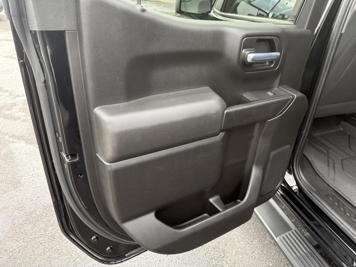 2020 Black Chevrolet Silverado 1500 Custom Crew Cab Short Box 4WD (1GCUYBEF1LZ) with an 5.3L V8 OHV 16V engine, 6A transmission, located at 8464 Route 219, Brockway, PA, 15824, (814) 265-1330, 41.226871, -78.780518 - Good looking pre owned 2020 Chev 1500 Crew cab 4wd with V8 engine, air condition, pwr windows and locks, and much more. This truck is serviced up and comes with a warranty. - Photo#8