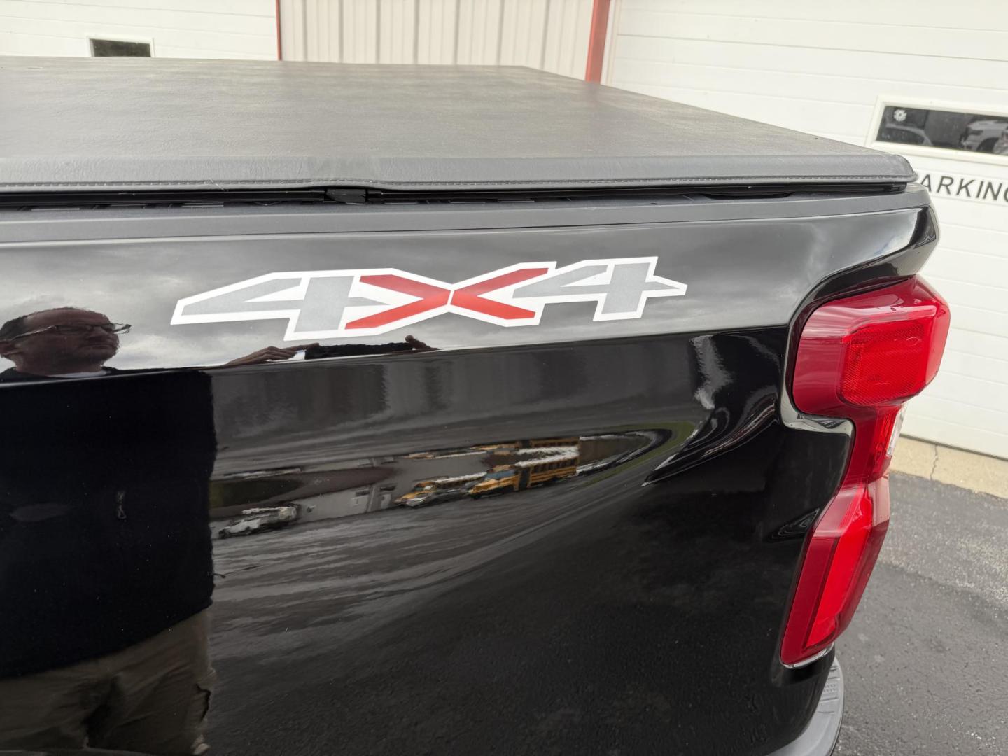 2020 Black Chevrolet Silverado 1500 Custom Crew Cab Short Box 4WD (1GCUYBEF1LZ) with an 5.3L V8 OHV 16V engine, 6A transmission, located at 8464 Route 219, Brockway, PA, 15824, (814) 265-1330, 41.226871, -78.780518 - Good looking pre owned 2020 Chev 1500 Crew cab 4wd with V8 engine, air condition, pwr windows and locks, and much more. This truck is serviced up and comes with a warranty. - Photo#10