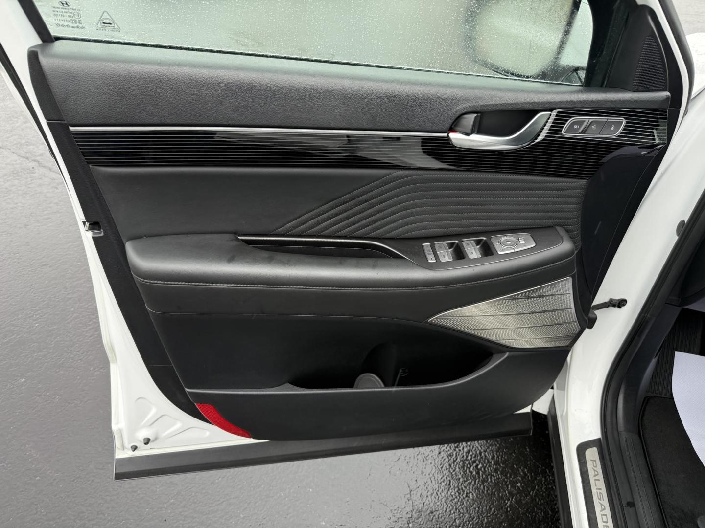 2024 White Hyundai Palisade Calligraphy AWD (KM8R7DGEXRU) with an 3.8L V6 DOHC 24V engine, 8A transmission, located at 8464 Route 219, Brockway, PA, 15824, (814) 265-1330, 41.226871, -78.780518 - MUST SEE SUV...This 2024 Hyundai Palisade AWD is well equipped with power/heated seats, pano roof, navigation, 7 passenger with rear a/c, factory wheels, and much much more. This Hyundai is serviced, Pa-inspected and comes with factory warranty. Must see car and priced well under retail value!!! - Photo#7