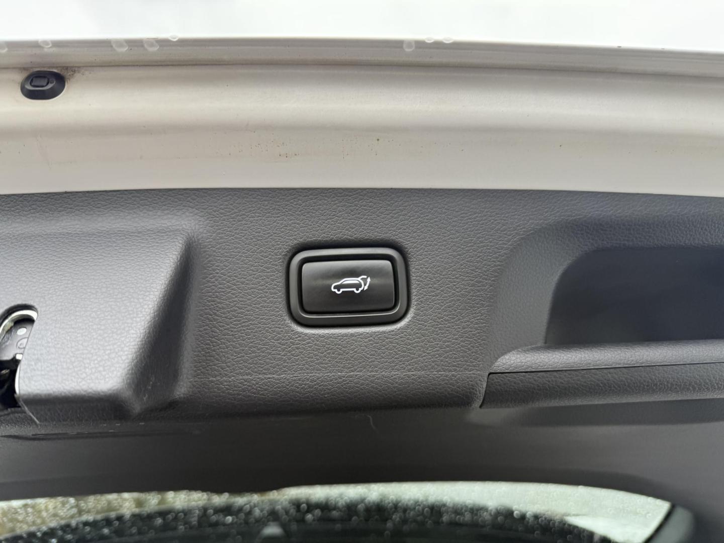 2024 White Hyundai Palisade Calligraphy AWD (KM8R7DGEXRU) with an 3.8L V6 DOHC 24V engine, 8A transmission, located at 8464 Route 219, Brockway, PA, 15824, (814) 265-1330, 41.226871, -78.780518 - MUST SEE SUV...This 2024 Hyundai Palisade AWD is well equipped with power/heated seats, pano roof, navigation, 7 passenger with rear a/c, factory wheels, and much much more. This Hyundai is serviced, Pa-inspected and comes with factory warranty. Must see car and priced well under retail value!!! - Photo#16