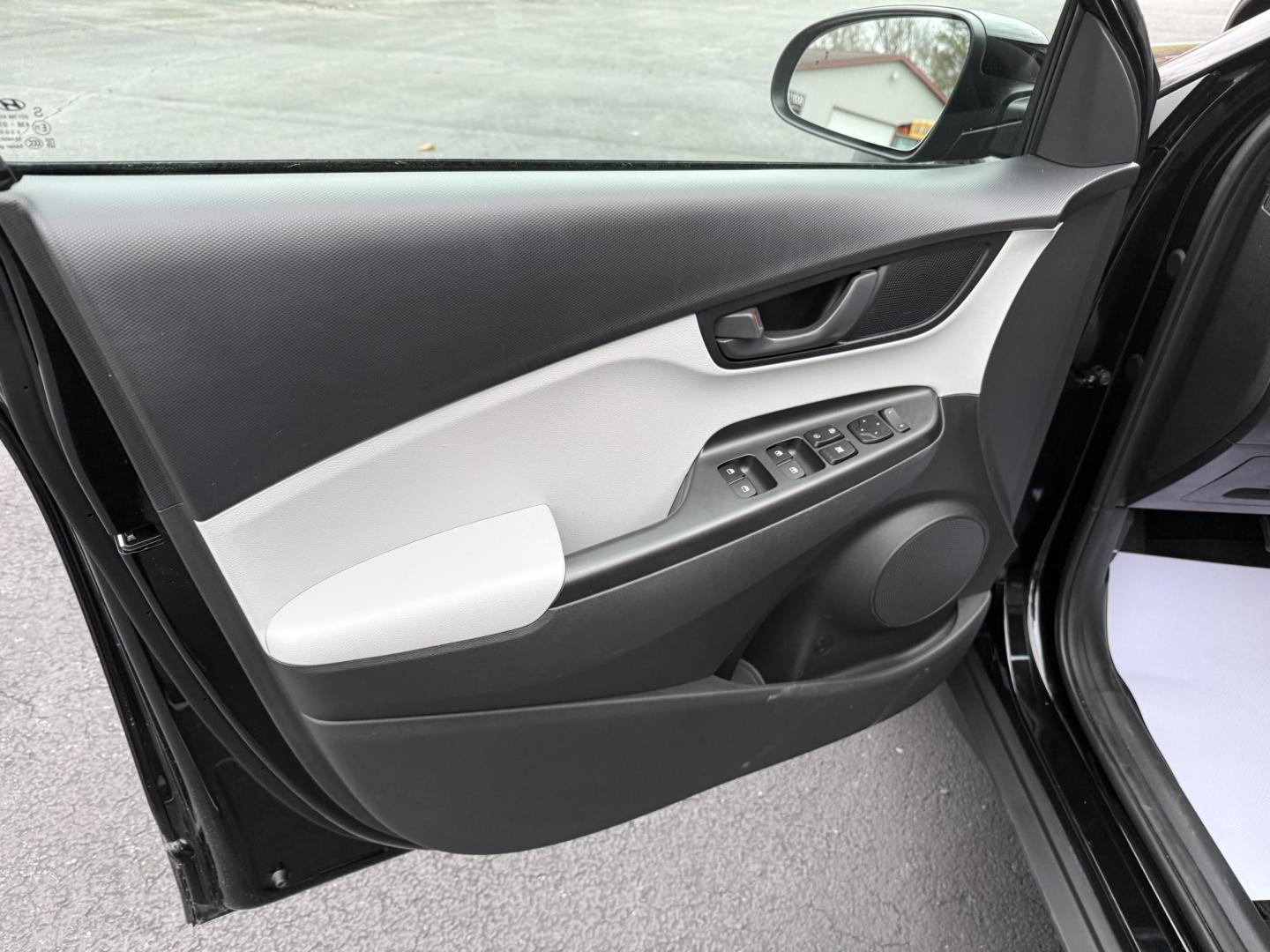 2023 Black Hyundai Kona SEL AWD (KM8K6CAB5PU) with an 2.0L L4 DOHC 16V engine, CVT transmission, located at 8464 Route 219, Brockway, PA, 15824, (814) 265-1330, 41.226871, -78.780518 - Must see 2023 Hyundai Kona SEL AWD with air condition, power windows and locks, power seat, factory alloy wheels and ONLY 6000 miles! This suv is serviced up and comes with remaining factory warranty. - Photo#4