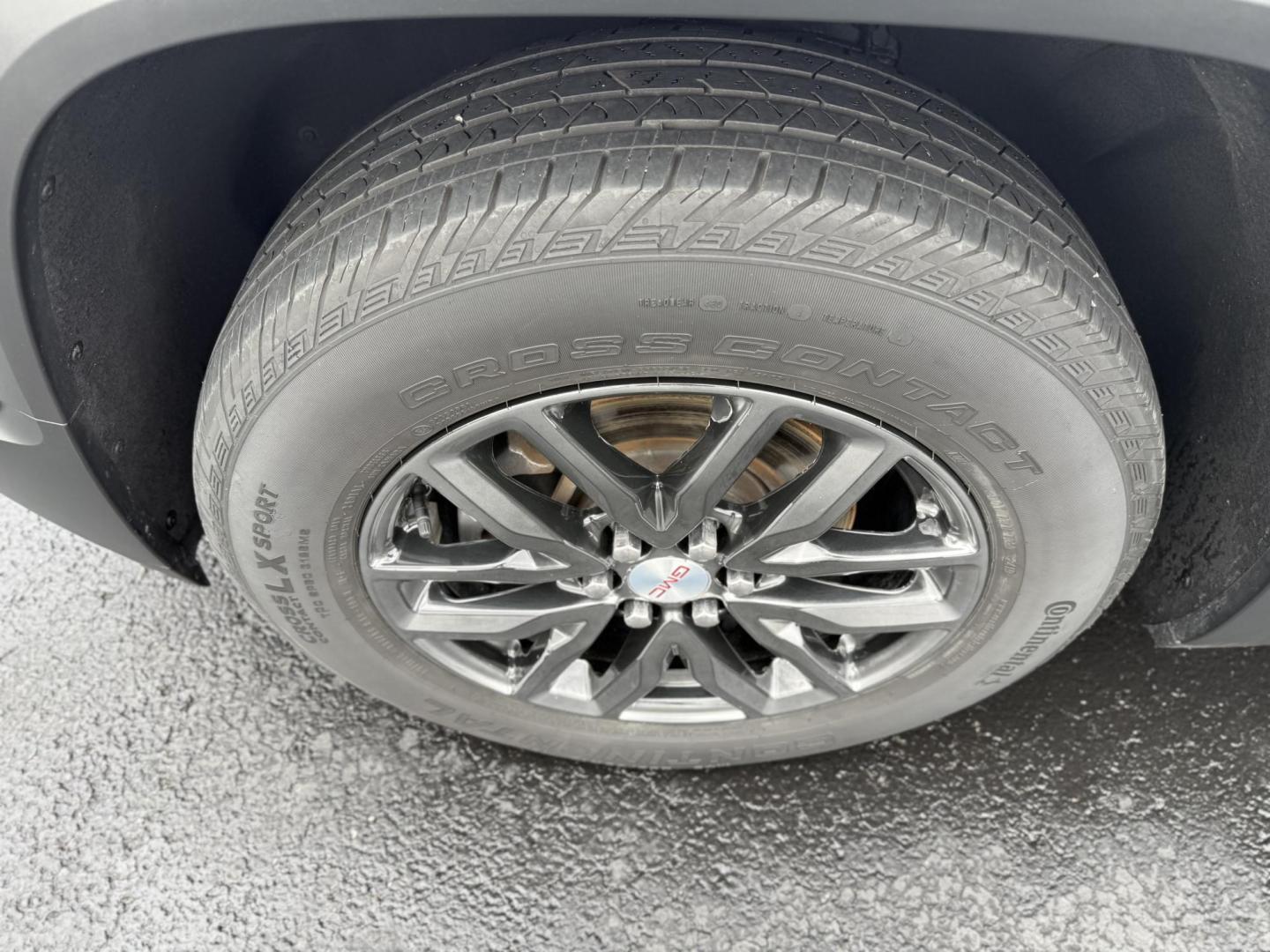 2019 Silver GMC Acadia SLT-1 FWD (1GKKNMLS6KZ) with an 3.6L V6 DOHC 24V engine, 6A transmission, located at 8464 Route 219, Brockway, PA, 15824, (814) 265-1330, 41.226871, -78.780518 - Photo#1