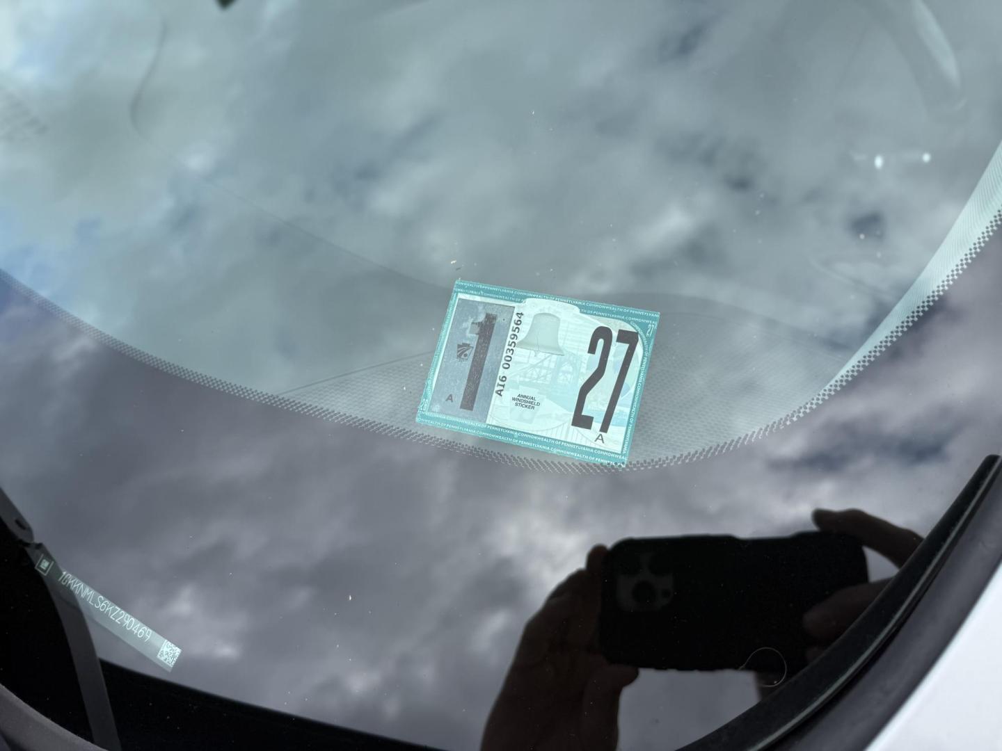 2019 Silver GMC Acadia SLT-1 FWD (1GKKNMLS6KZ) with an 3.6L V6 DOHC 24V engine, 6A transmission, located at 8464 Route 219, Brockway, PA, 15824, (814) 265-1330, 41.226871, -78.780518 - Photo#2