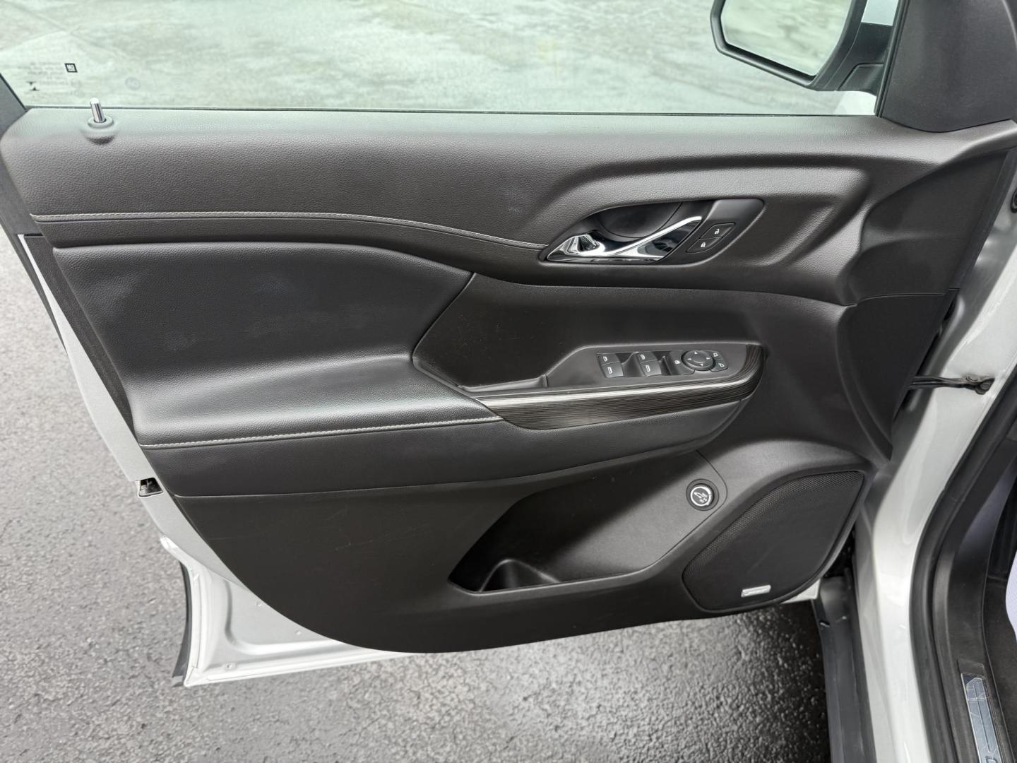 2019 Silver GMC Acadia SLT-1 FWD (1GKKNMLS6KZ) with an 3.6L V6 DOHC 24V engine, 6A transmission, located at 8464 Route 219, Brockway, PA, 15824, (814) 265-1330, 41.226871, -78.780518 - Photo#4