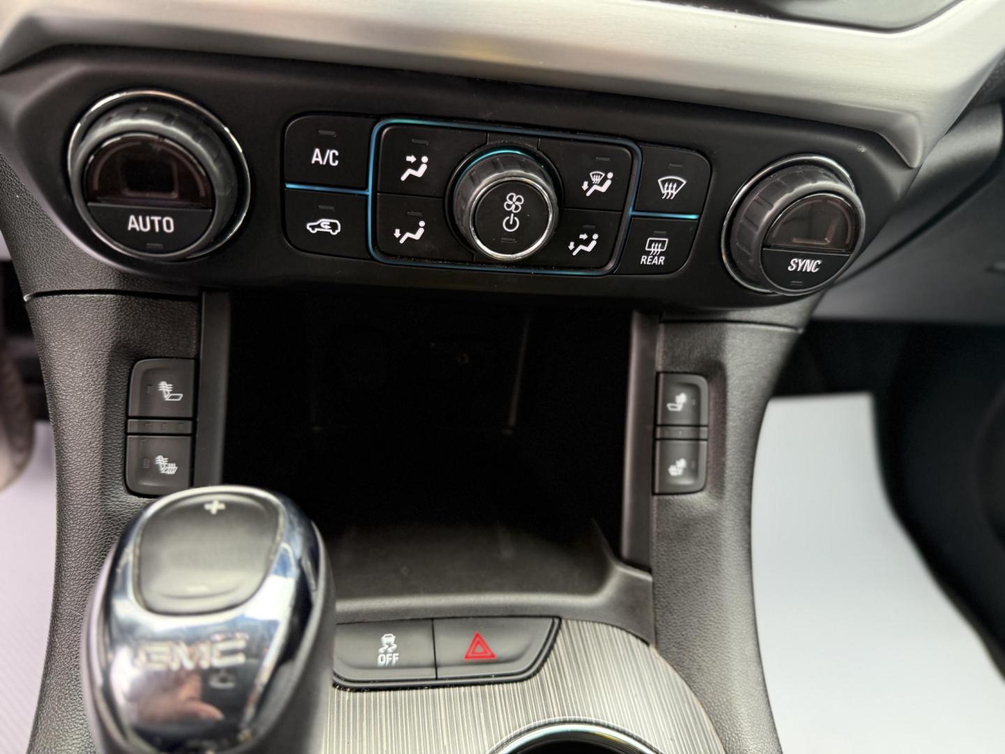 2019 Silver GMC Acadia SLT-1 FWD (1GKKNMLS6KZ) with an 3.6L V6 DOHC 24V engine, 6A transmission, located at 8464 Route 219, Brockway, PA, 15824, (814) 265-1330, 41.226871, -78.780518 - Photo#5