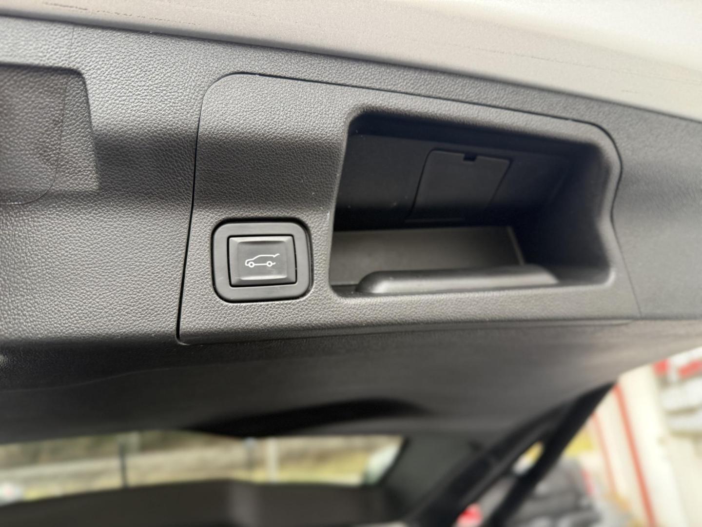 2019 Silver GMC Acadia SLT-1 FWD (1GKKNMLS6KZ) with an 3.6L V6 DOHC 24V engine, 6A transmission, located at 8464 Route 219, Brockway, PA, 15824, (814) 265-1330, 41.226871, -78.780518 - Photo#11