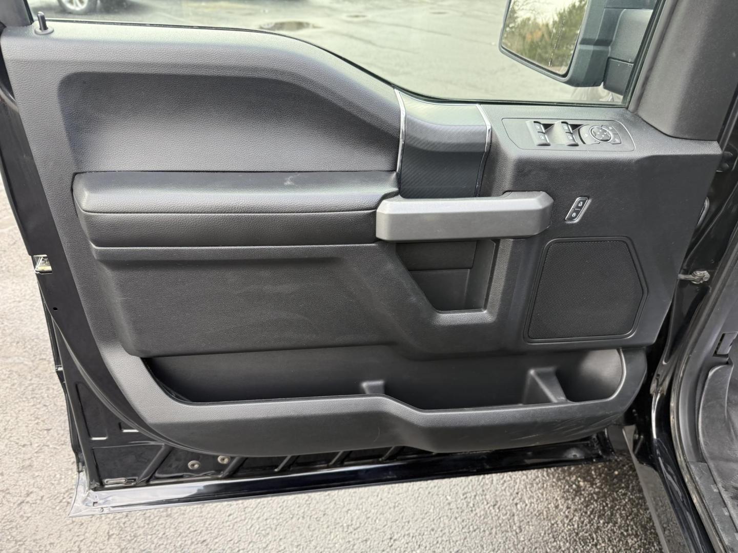 2018 Black Ford F-150 XLT SuperCrew 6.5-ft. Bed 4WD (1FTEW1EP0JF) with an 2.7L V6 DOHC 24V engine, 6A transmission, located at 8464 Route 219, Brockway, PA, 15824, (814) 265-1330, 41.226871, -78.780518 - Photo#5