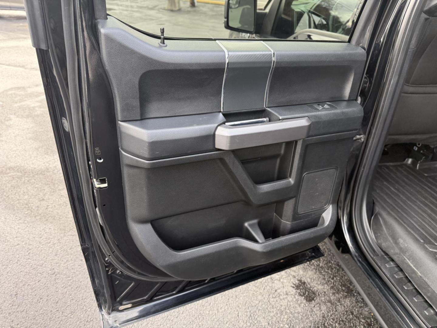 2018 Black Ford F-150 XLT SuperCrew 6.5-ft. Bed 4WD (1FTEW1EP0JF) with an 2.7L V6 DOHC 24V engine, 6A transmission, located at 8464 Route 219, Brockway, PA, 15824, (814) 265-1330, 41.226871, -78.780518 - Photo#8