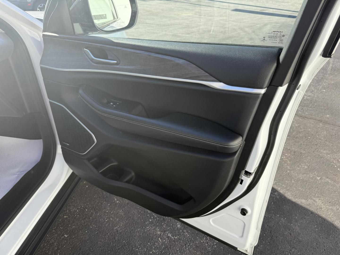 2021 White Jeep Grand Cherokee Limited 4WD (1C4RJKBG4M8) with an 3.6L V6 DOHC 24V engine, 8A transmission, located at 8464 Route 219, Brockway, PA, 15824, (814) 265-1330, 41.226871, -78.780518 - Good looking 2021 Jeep Grand Cherokee L Limited 4wd with V6 engine, air condition, leather interior with power/heated front seats, navigation, 3rd row seating and much more. Only 43000 miles on this 1-owner Jeep. Serviced up and factory warranty remaining. - Photo#18