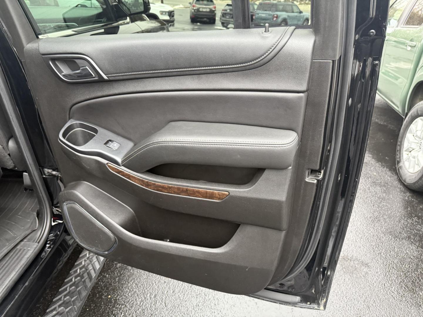 2018 Black Chevrolet Suburban LT 4WD (1GNSKHKC1JR) with an 5.3L V8 OHV 16V engine, 6A transmission, located at 8464 Route 219, Brockway, PA, 15824, (814) 265-1330, 41.226871, -78.780518 - Fresh local trade in, with lots of equipment, well taken care of, and priced to sell!! 2018 Chev Suburban LT Z71 with 4wd, V8, air condition, leather interior with pwr seat, 3rd row seating with rear a/c, sunroof, navigation and much more. Serviced up and ready for you! - Photo#16