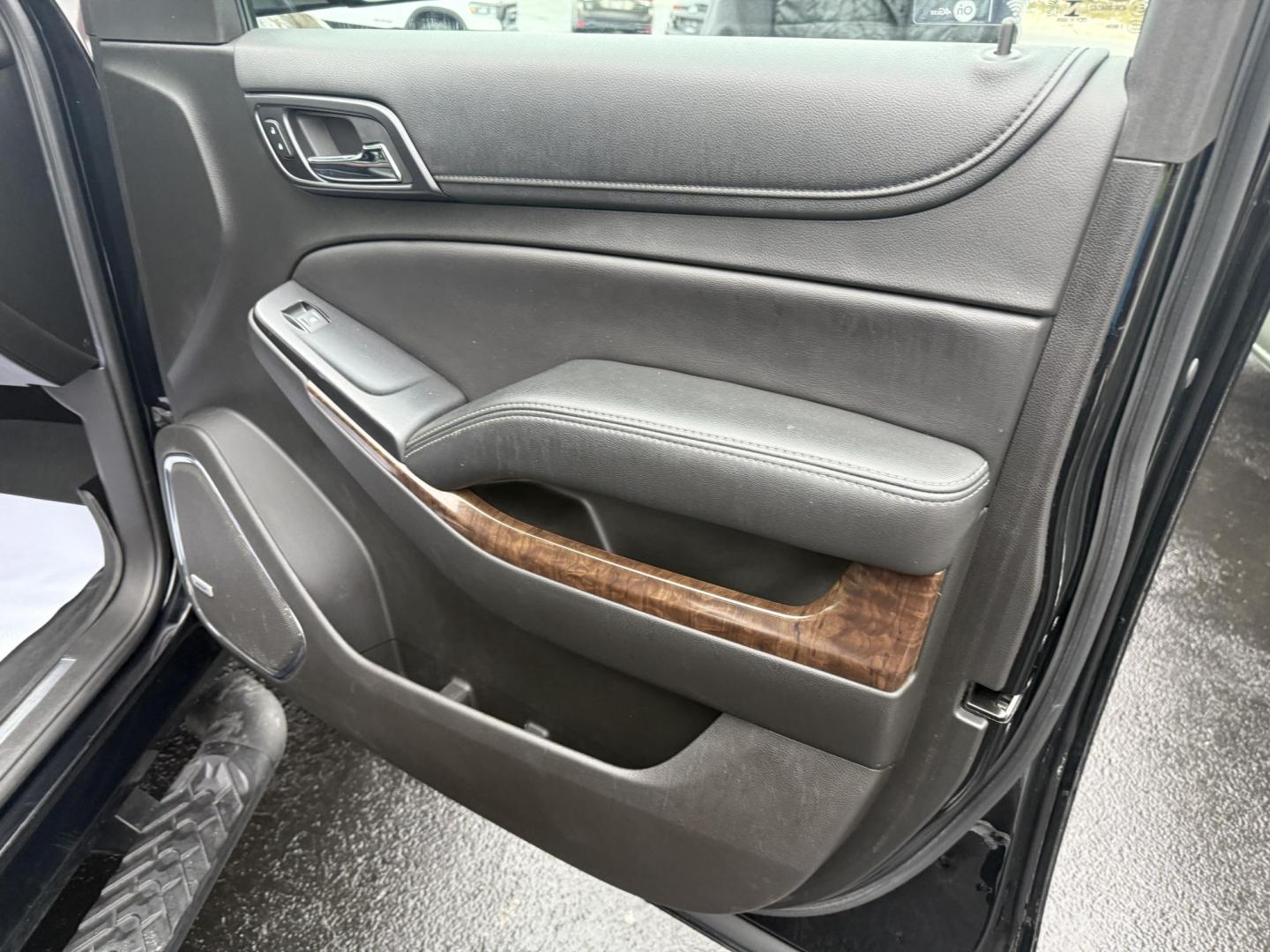 2018 Black Chevrolet Suburban LT 4WD (1GNSKHKC1JR) with an 5.3L V8 OHV 16V engine, 6A transmission, located at 8464 Route 219, Brockway, PA, 15824, (814) 265-1330, 41.226871, -78.780518 - Fresh local trade in, with lots of equipment, well taken care of, and priced to sell!! 2018 Chev Suburban LT Z71 with 4wd, V8, air condition, leather interior with pwr seat, 3rd row seating with rear a/c, sunroof, navigation and much more. Serviced up and ready for you! - Photo#17