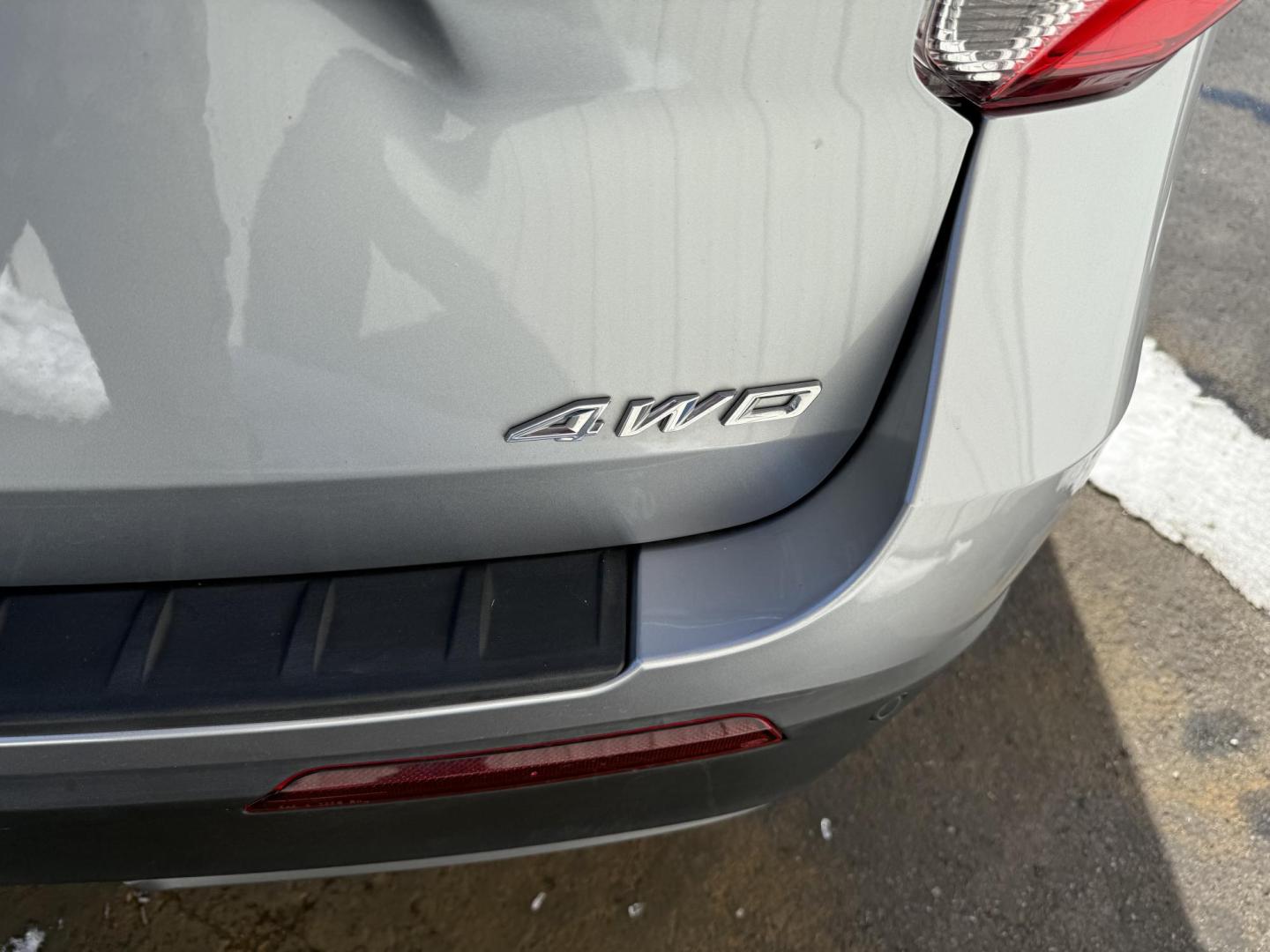 2022 Silver Ford Explorer XLT AWD (1FMSK8DH4NG) with an 2.3L L4 DOHC 16V engine, 10A transmission, located at 8464 Route 219, Brockway, PA, 15824, (814) 265-1330, 41.226871, -78.780518 - Sharp looking 2022 Ford Explorer XLT 4wd with leather interior, power/heated front seats, captain chairs, 6-passenger, rear a/c, factory alloy wheels, and ONLY 25000 miles. Serviced up and comes with Remaining Factory Warranty. Must see vehicle, save $$$$ - Photo#12