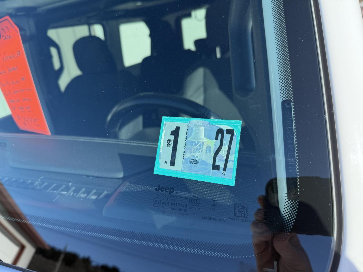 2022 White Jeep Wrangler Unlimited Sahara (1C4HJXEG4NW) with an 3.6L V6 DOHC 24V FFV engine, 6A transmission, located at 8464 Route 219, Brockway, PA, 15824, (814) 265-1330, 41.226871, -78.780518 - Super, clean 2022 Jeep Wrangler Unlimited Sahara 4wd well equipped and very sharp. Well equipped, with V6 engine, air condition, power windows and locks, matching hard top and much more. This Jeep is serviced, warranted and priced to sell. - Photo#3