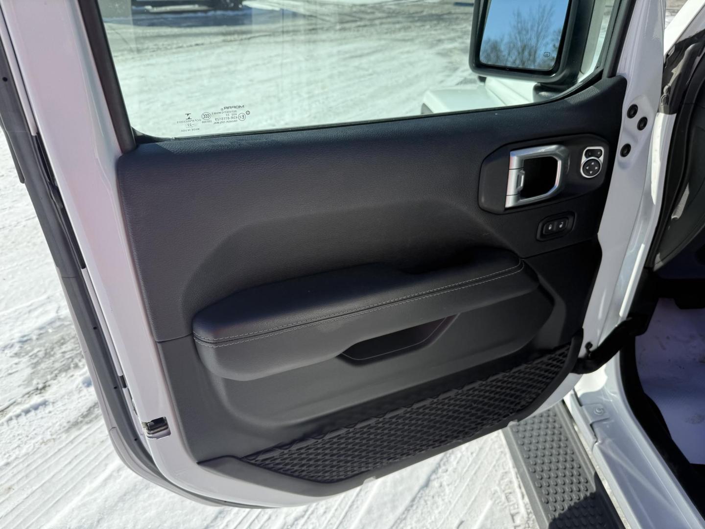 2022 White Jeep Wrangler Unlimited Sahara (1C4HJXEG4NW) with an 3.6L V6 DOHC 24V FFV engine, 6A transmission, located at 8464 Route 219, Brockway, PA, 15824, (814) 265-1330, 41.226871, -78.780518 - Super, clean 2022 Jeep Wrangler Unlimited Sahara 4wd well equipped and very sharp. Well equipped, with V6 engine, air condition, power windows and locks, matching hard top and much more. This Jeep is serviced, warranted and priced to sell. - Photo#5