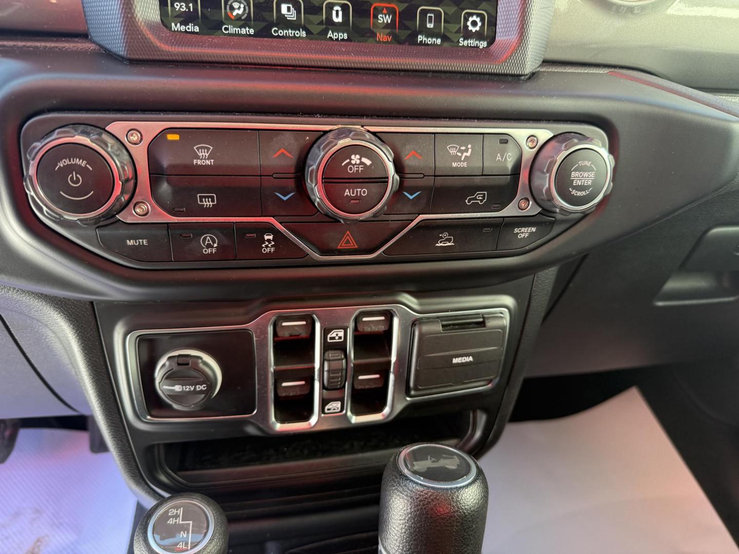 2022 White Jeep Wrangler Unlimited Sahara (1C4HJXEG4NW) with an 3.6L V6 DOHC 24V FFV engine, 6A transmission, located at 8464 Route 219, Brockway, PA, 15824, (814) 265-1330, 41.226871, -78.780518 - Super, clean 2022 Jeep Wrangler Unlimited Sahara 4wd well equipped and very sharp. Well equipped, with V6 engine, air condition, power windows and locks, matching hard top and much more. This Jeep is serviced, warranted and priced to sell. - Photo#6